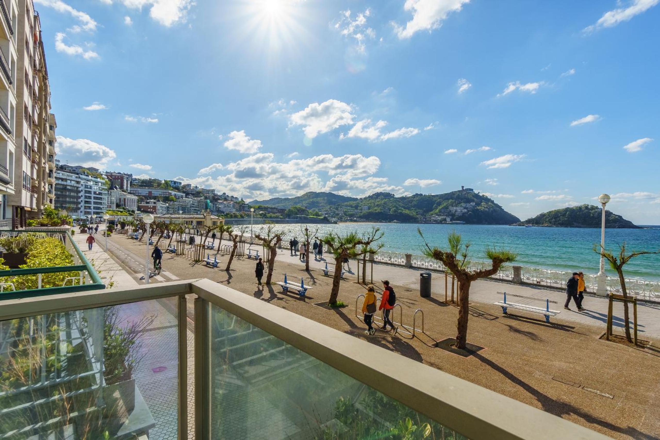 MONTHLY LA CONCHA BREEZE by SWEET HOME SAN SEBASTIAN