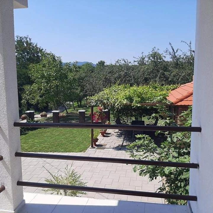 Vila Oaza mira