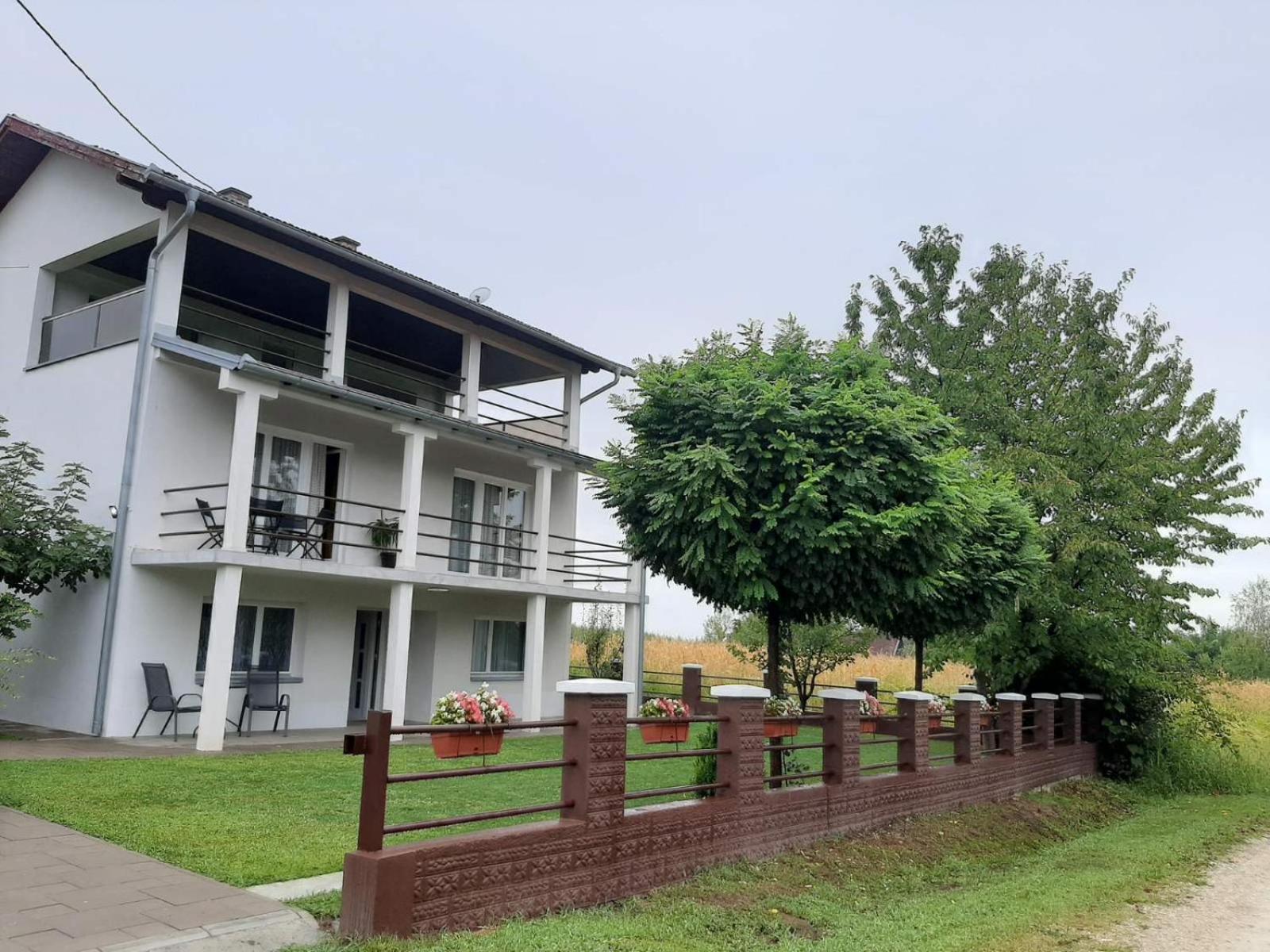 Vila Oaza mira