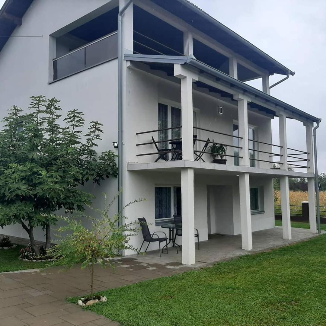 Vila Oaza mira