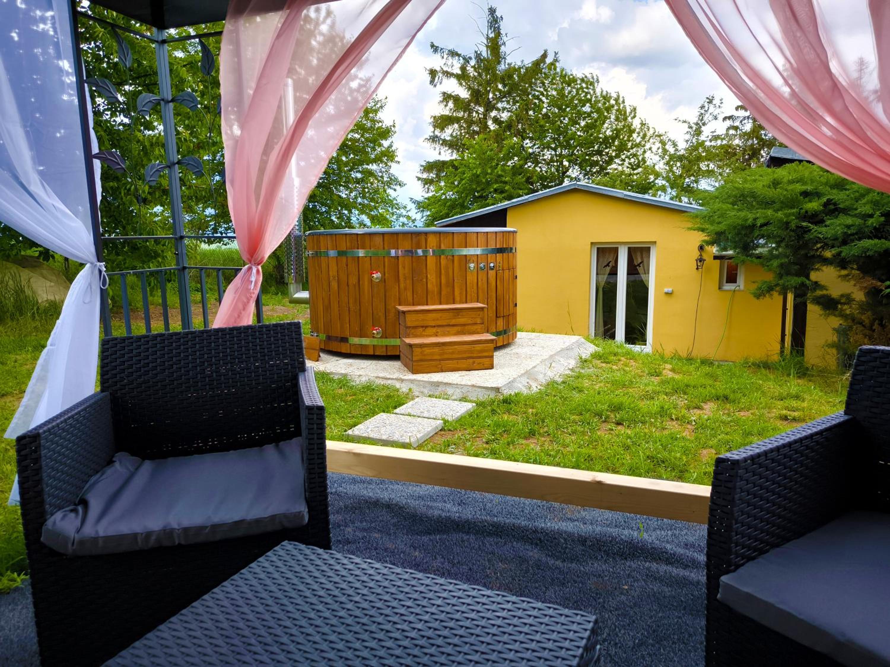 Ranch 66 - Wellness chata Arizona ve stylu Divokého Západu s koupacím sudem a saunou