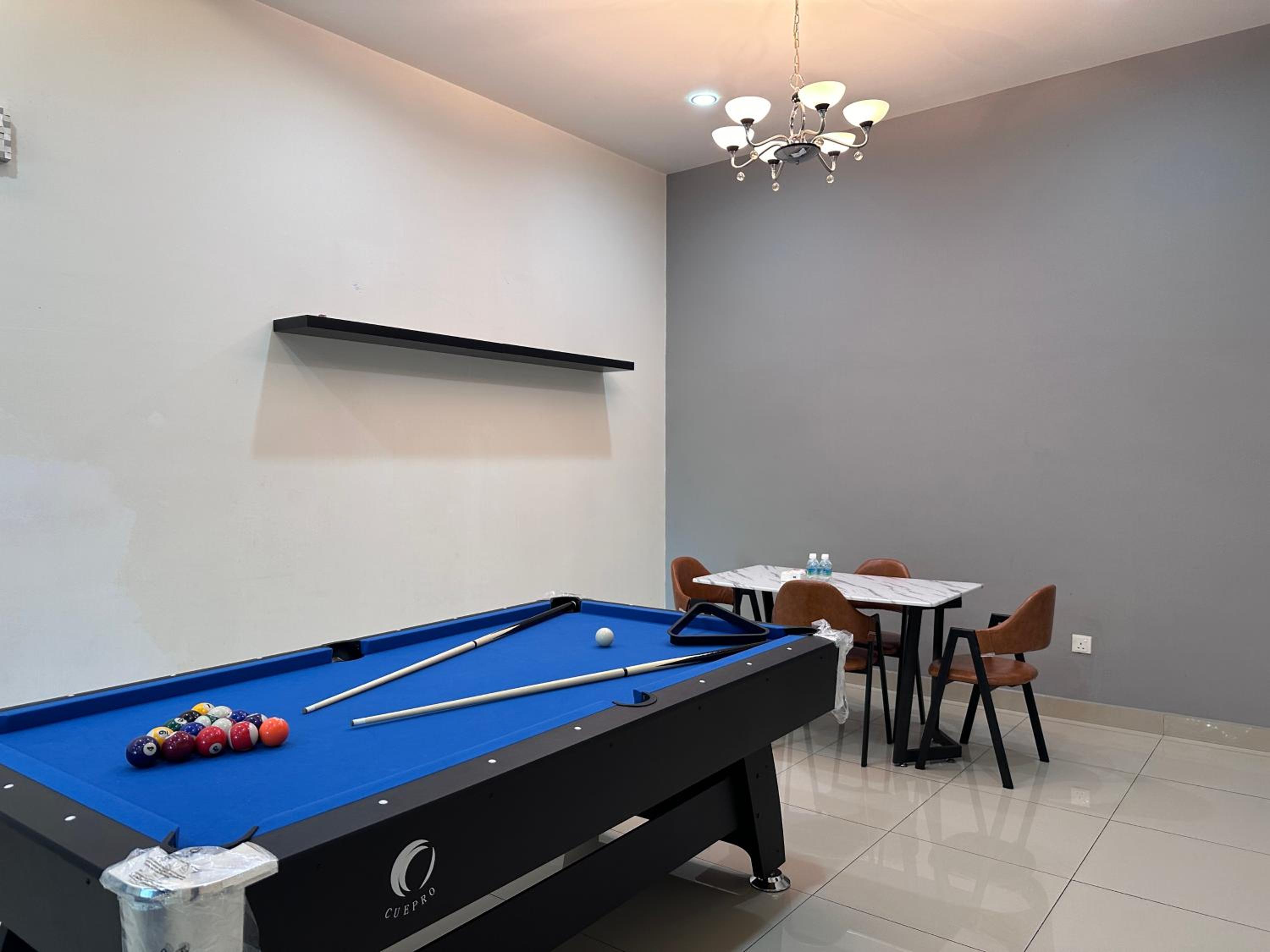 Austin Landed with Pool Table AR43