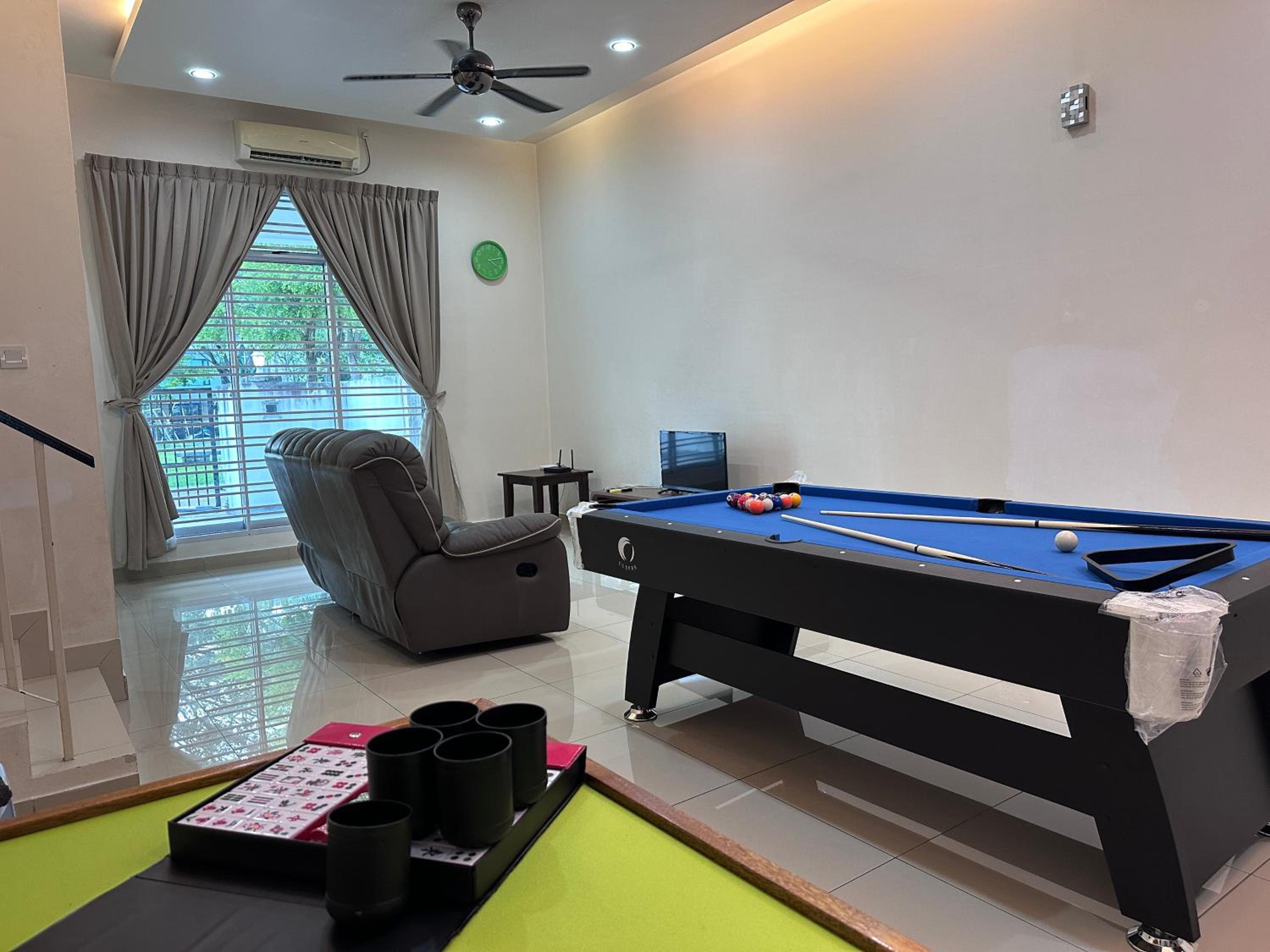 Austin Landed with Pool Table AR43