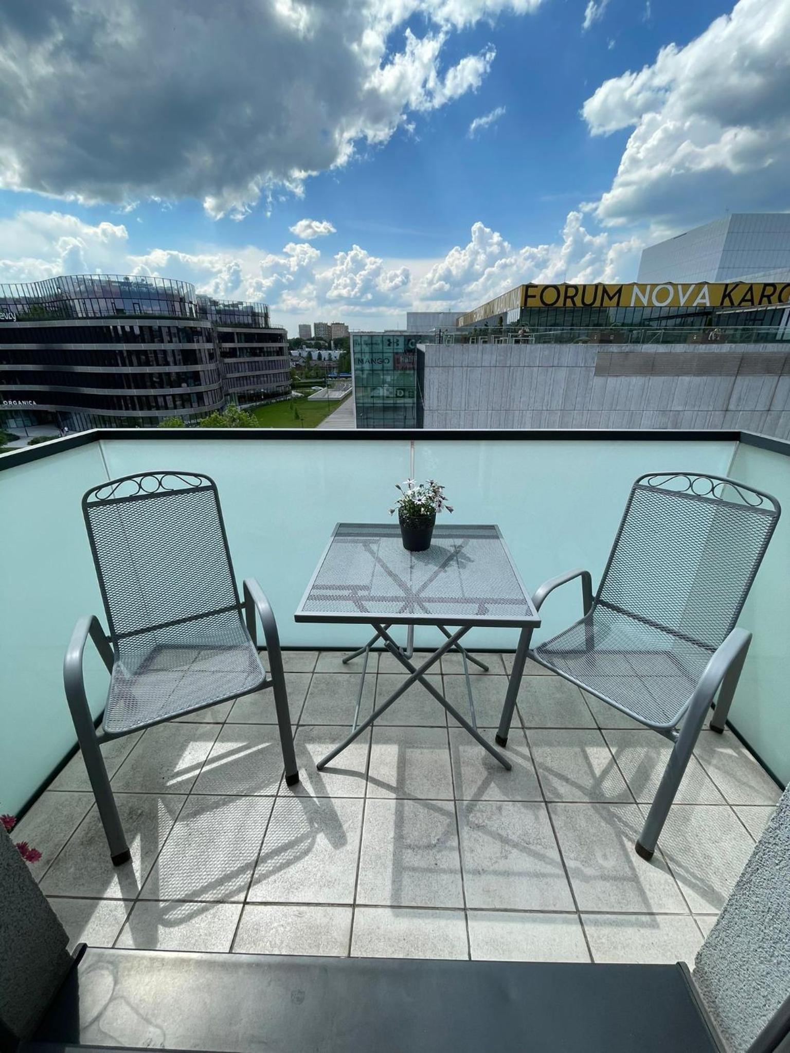 BNB New Beautiful Apartment in the Center of Ostrava with option Garage Parking