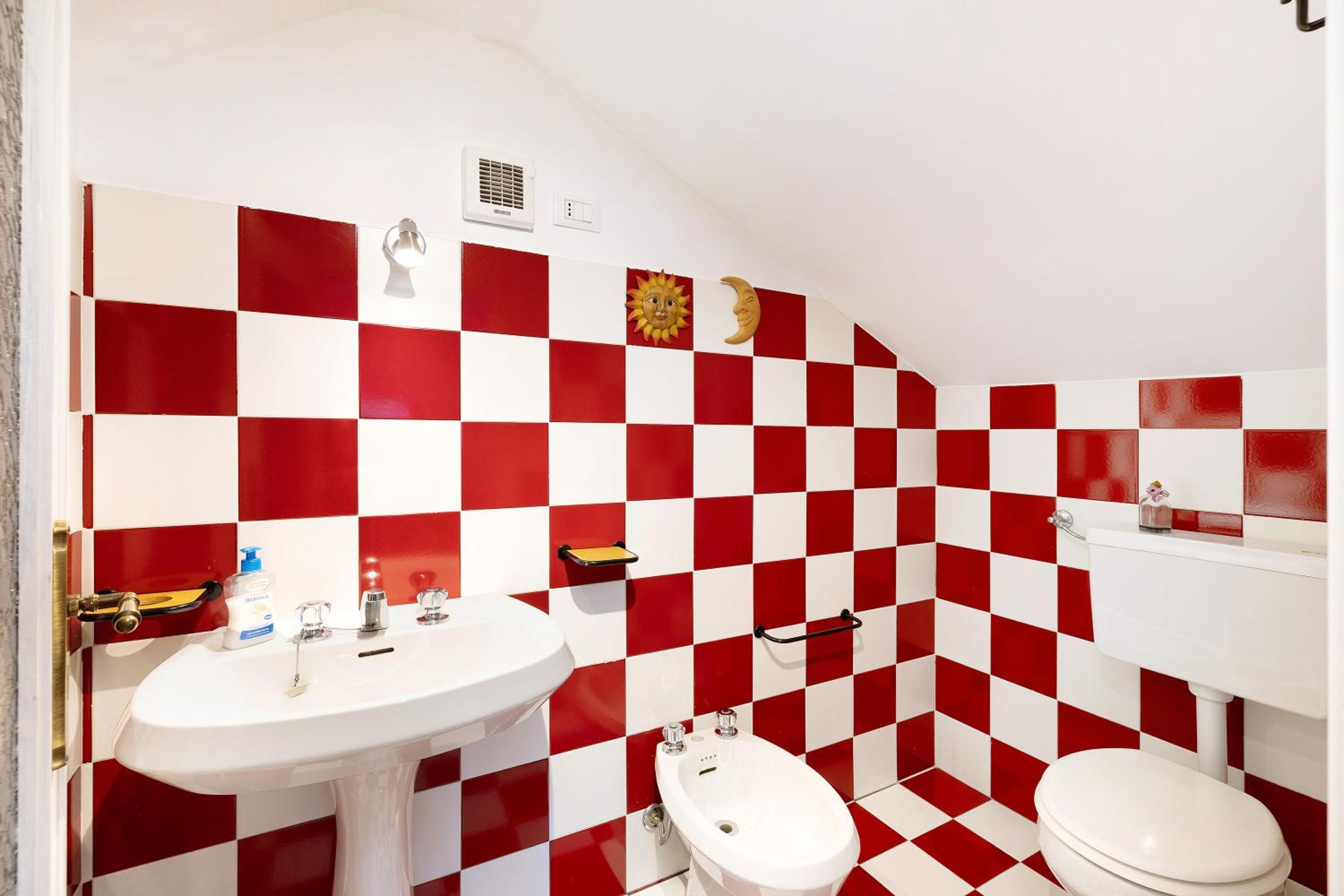 Elena e Joerg 2 en Vezzi Portio — bathroom