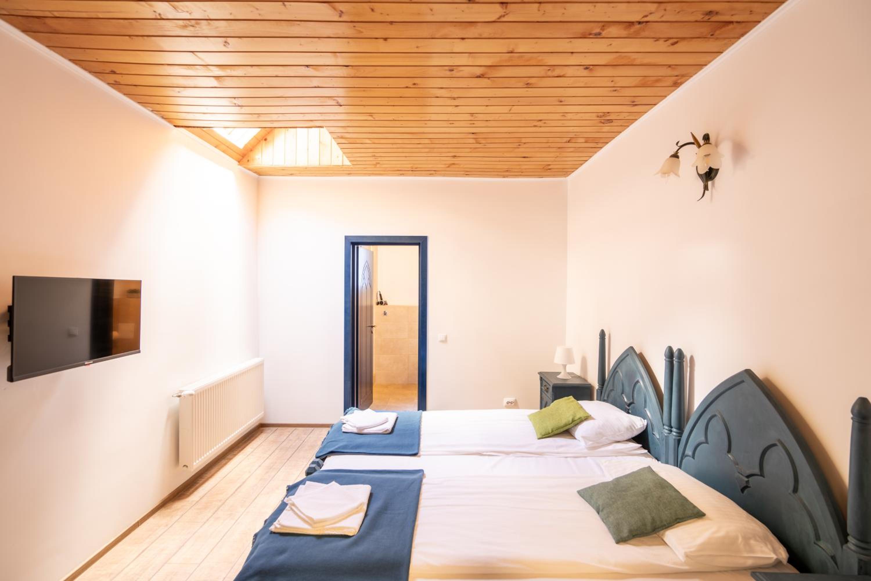 Dinvis Apartments