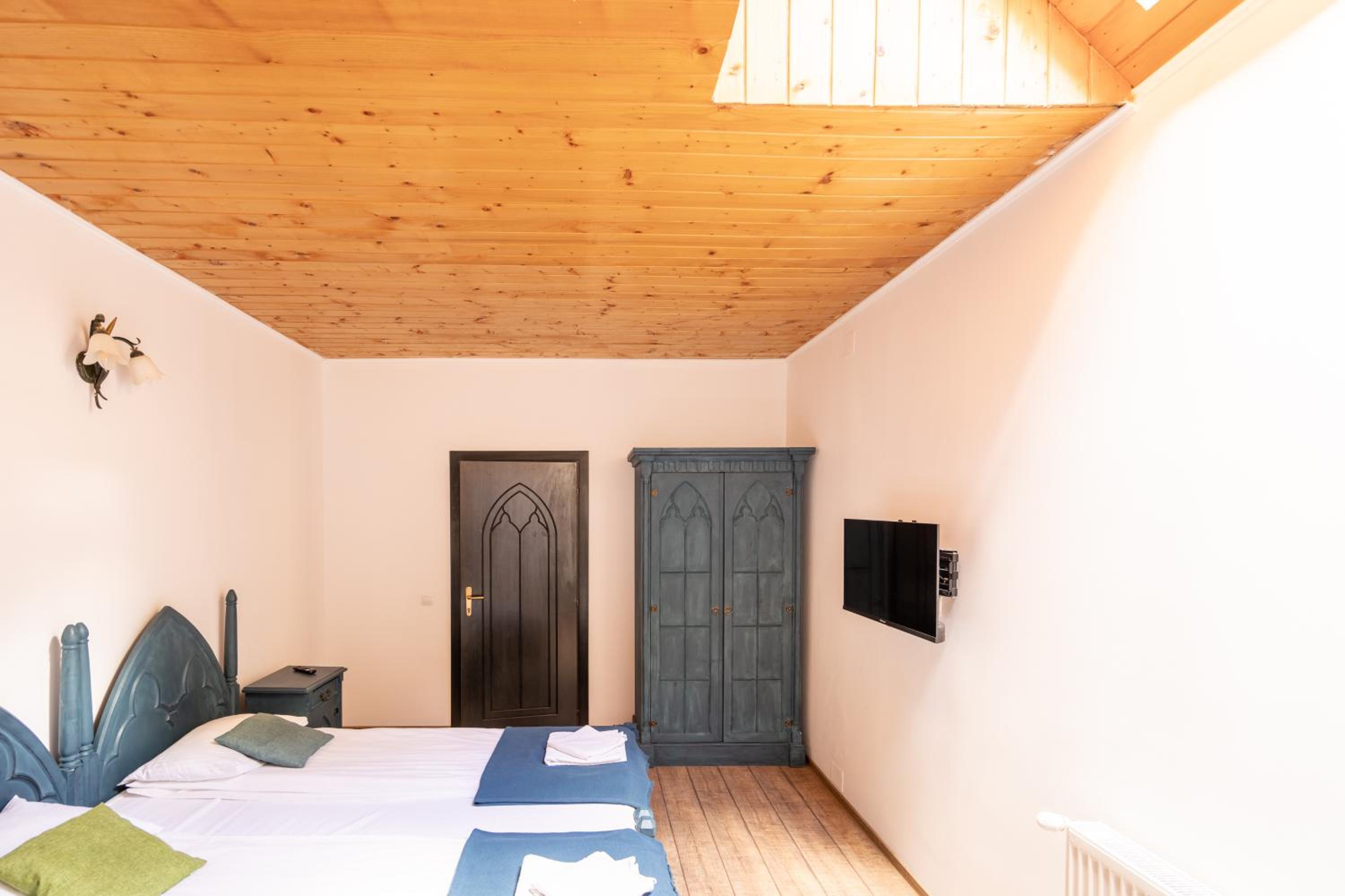 Dinvis Apartments