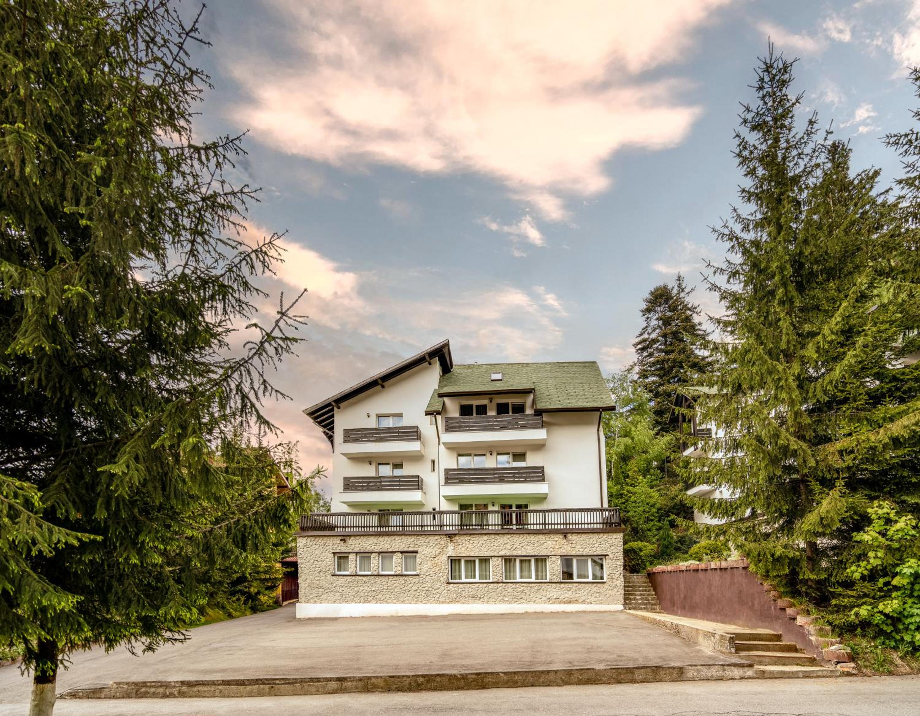 Dinvis Apartments