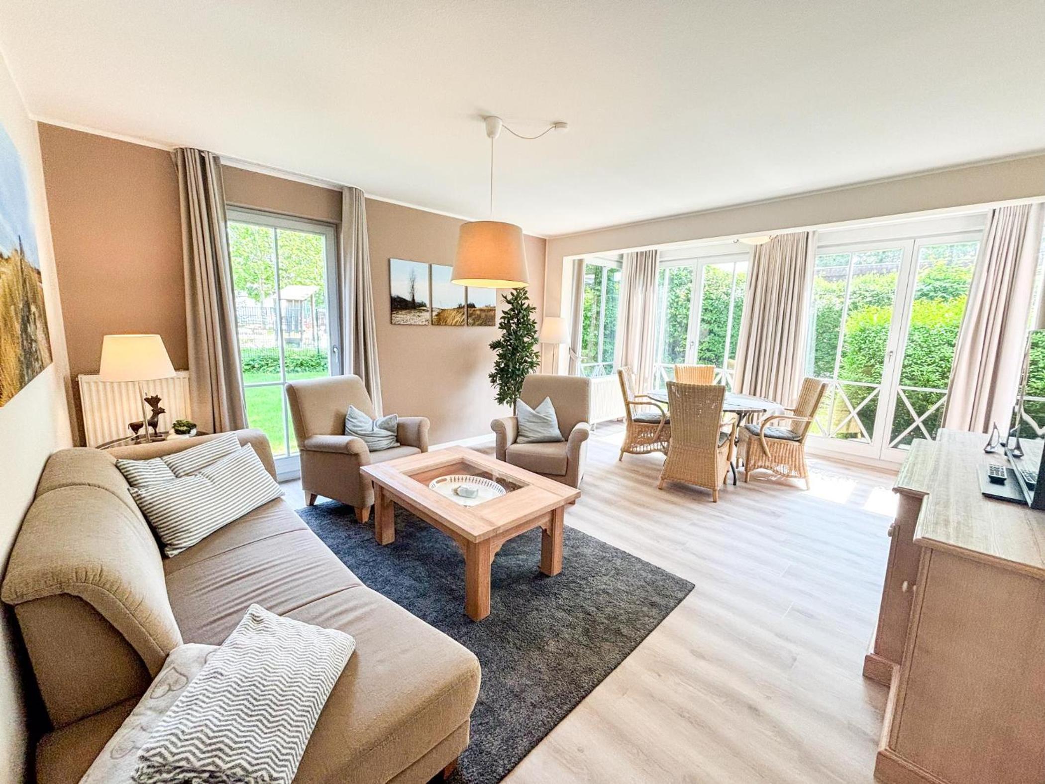 Großzügige Whg. mit verglaster Veranda, geschützter Terrasse