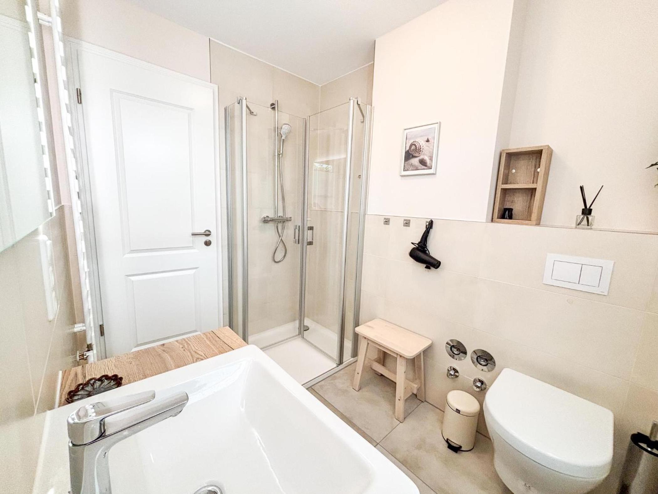 Großzügige Whg. mit verglaster Veranda, geschützter Terrasse