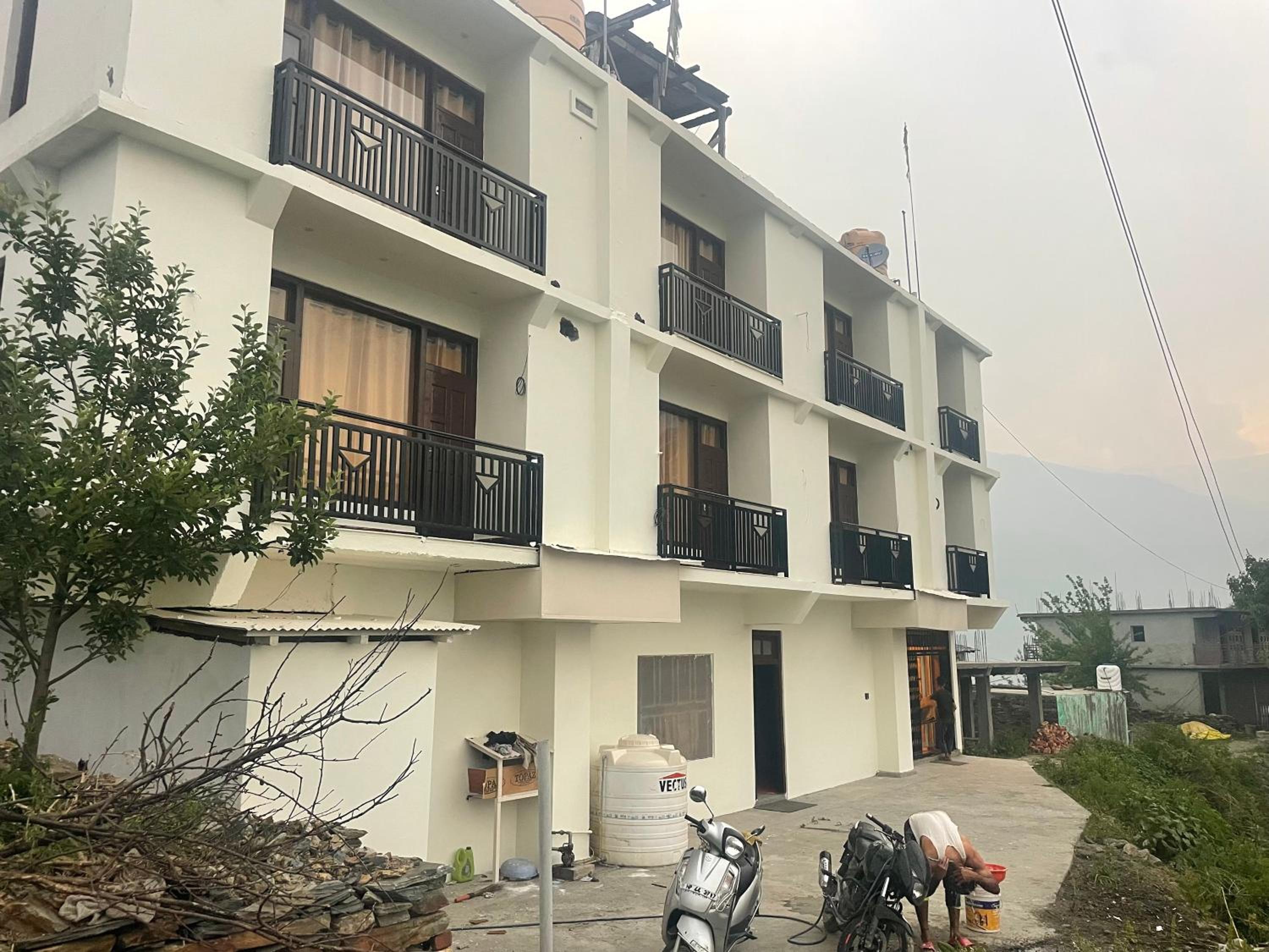 Hotel Diwan Sachpass Himalayan Brothers