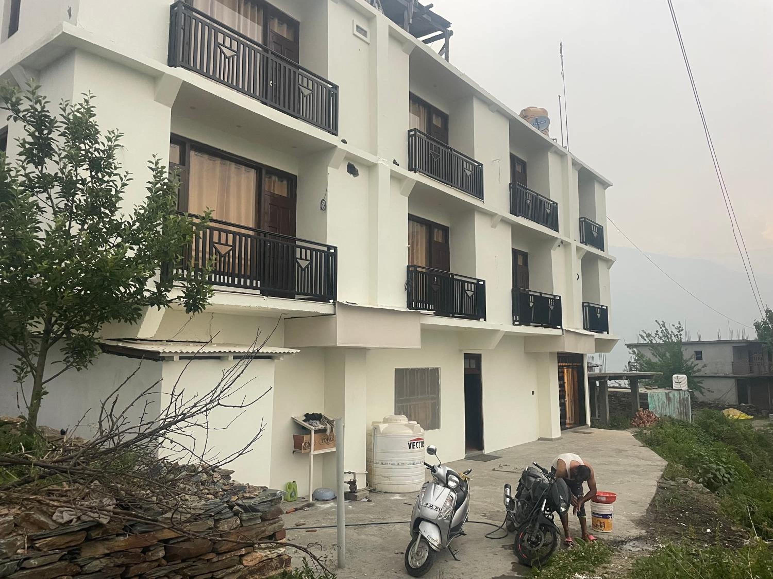 Hotel Diwan Sachpass Himalayan Brothers