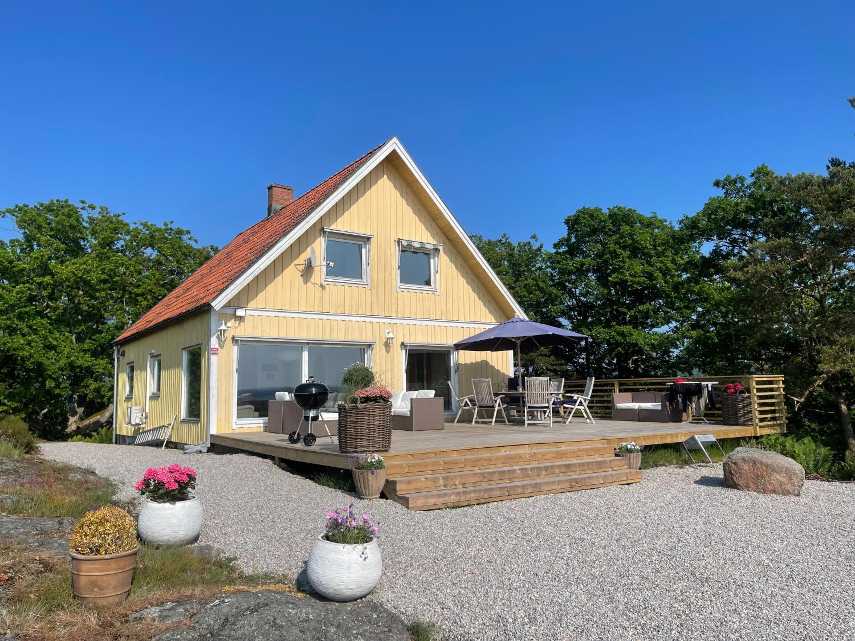 Seaside dream with jetty & guest cottage view 4