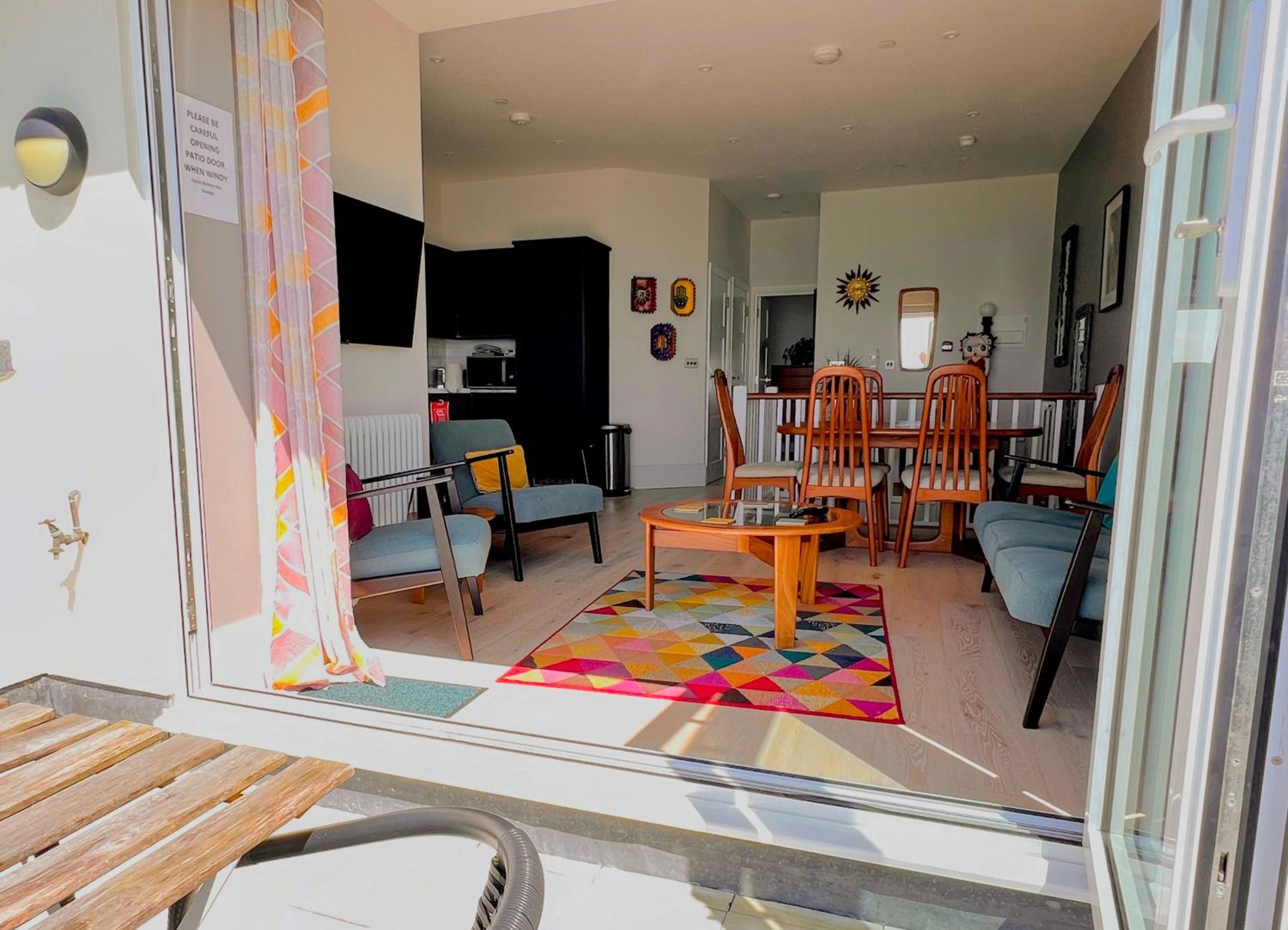 Seascape - 2 bedroom flat with panoramic sea views view 3
