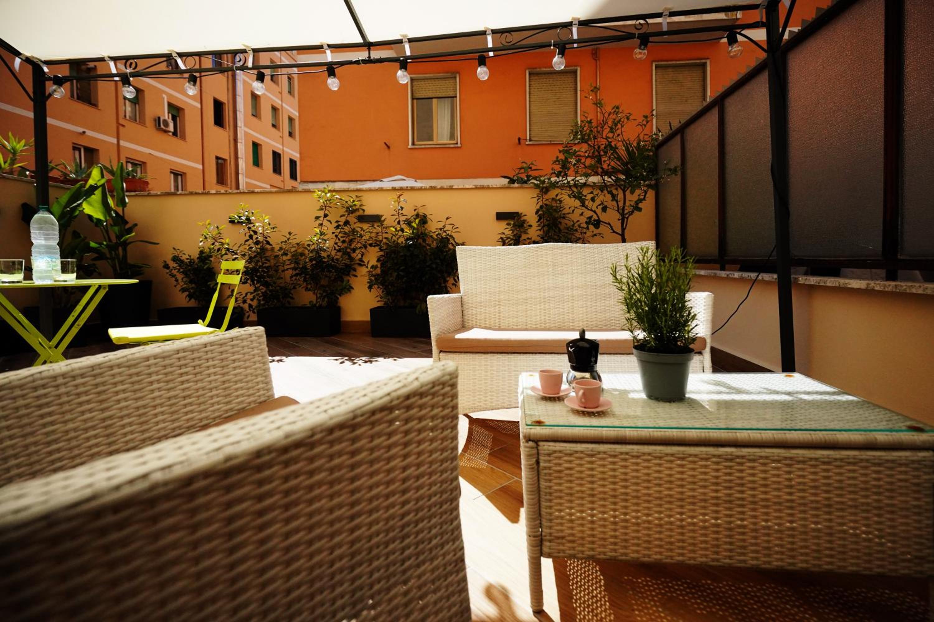 Peaceful 2 Bedrooms with patio, near Metro A