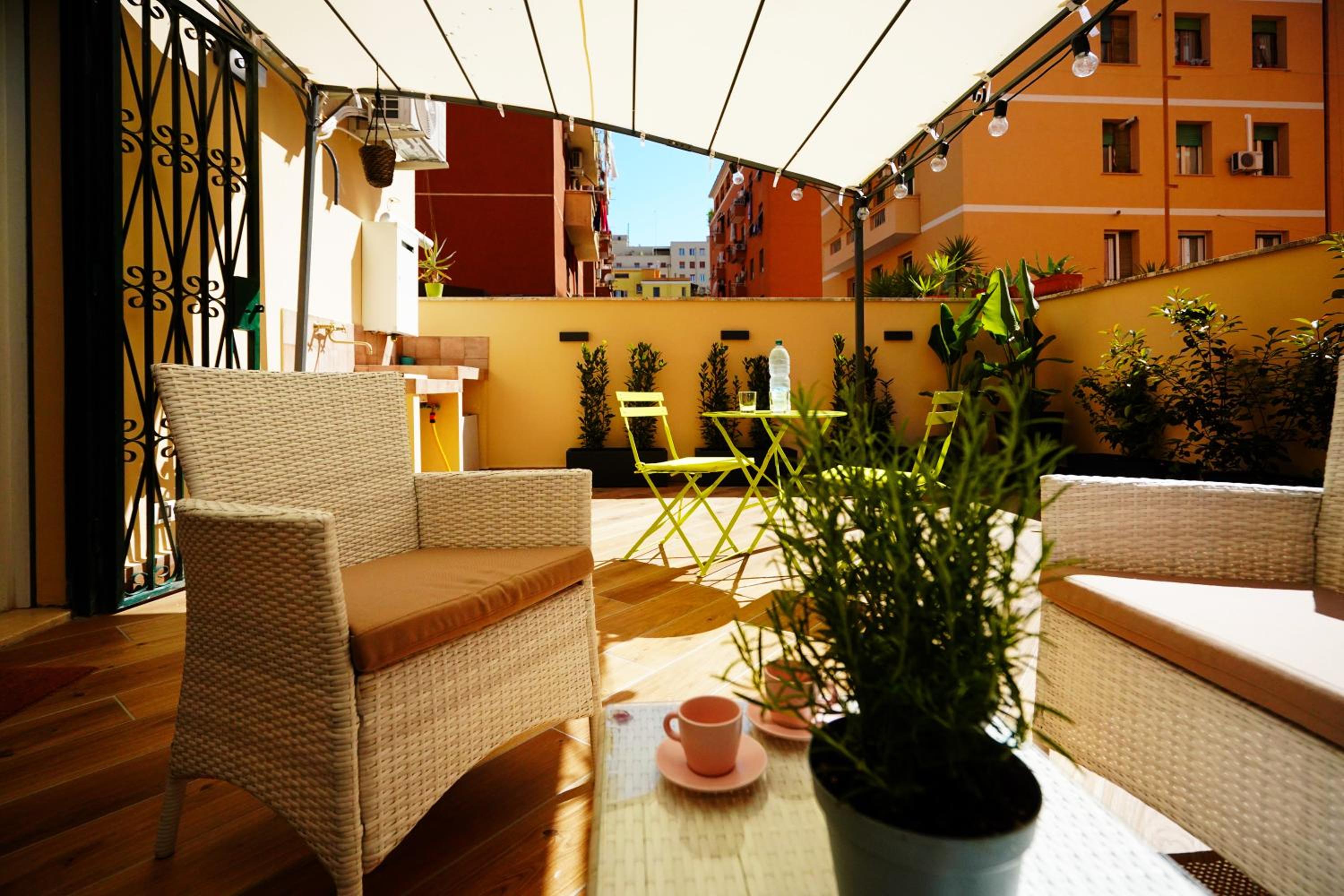 Peaceful 2 Bedrooms with patio, near Metro A