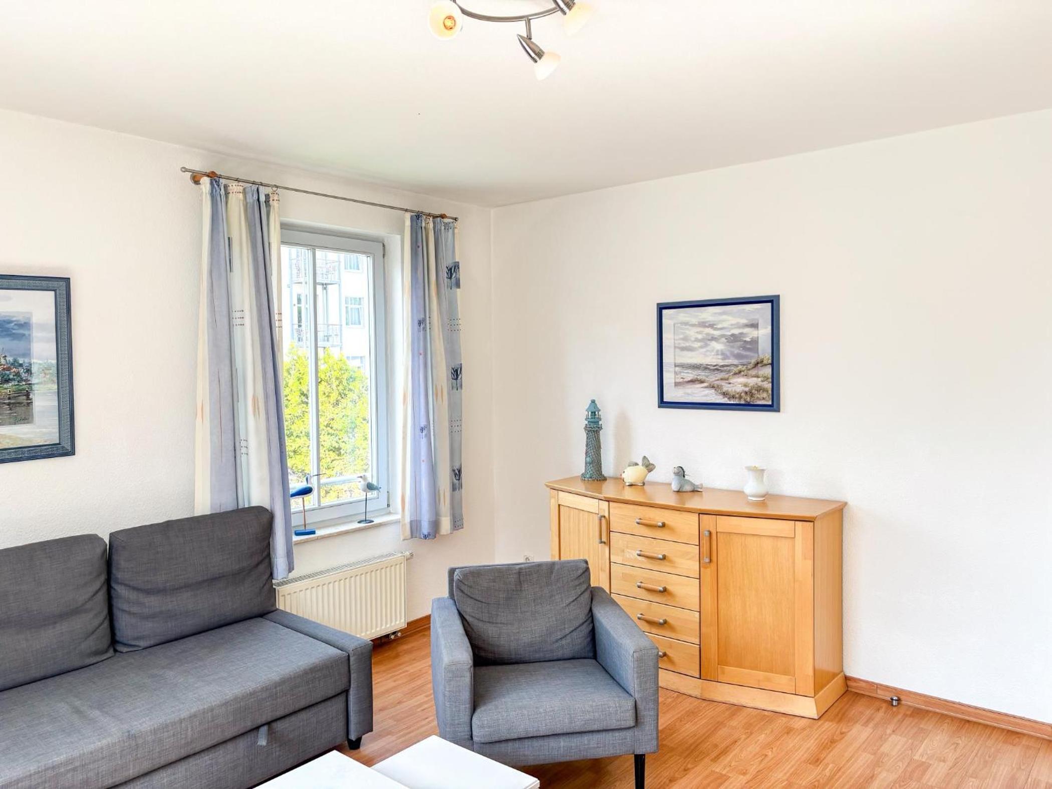 Helle Fewo in toller Lage mit Badewanne und Balkon