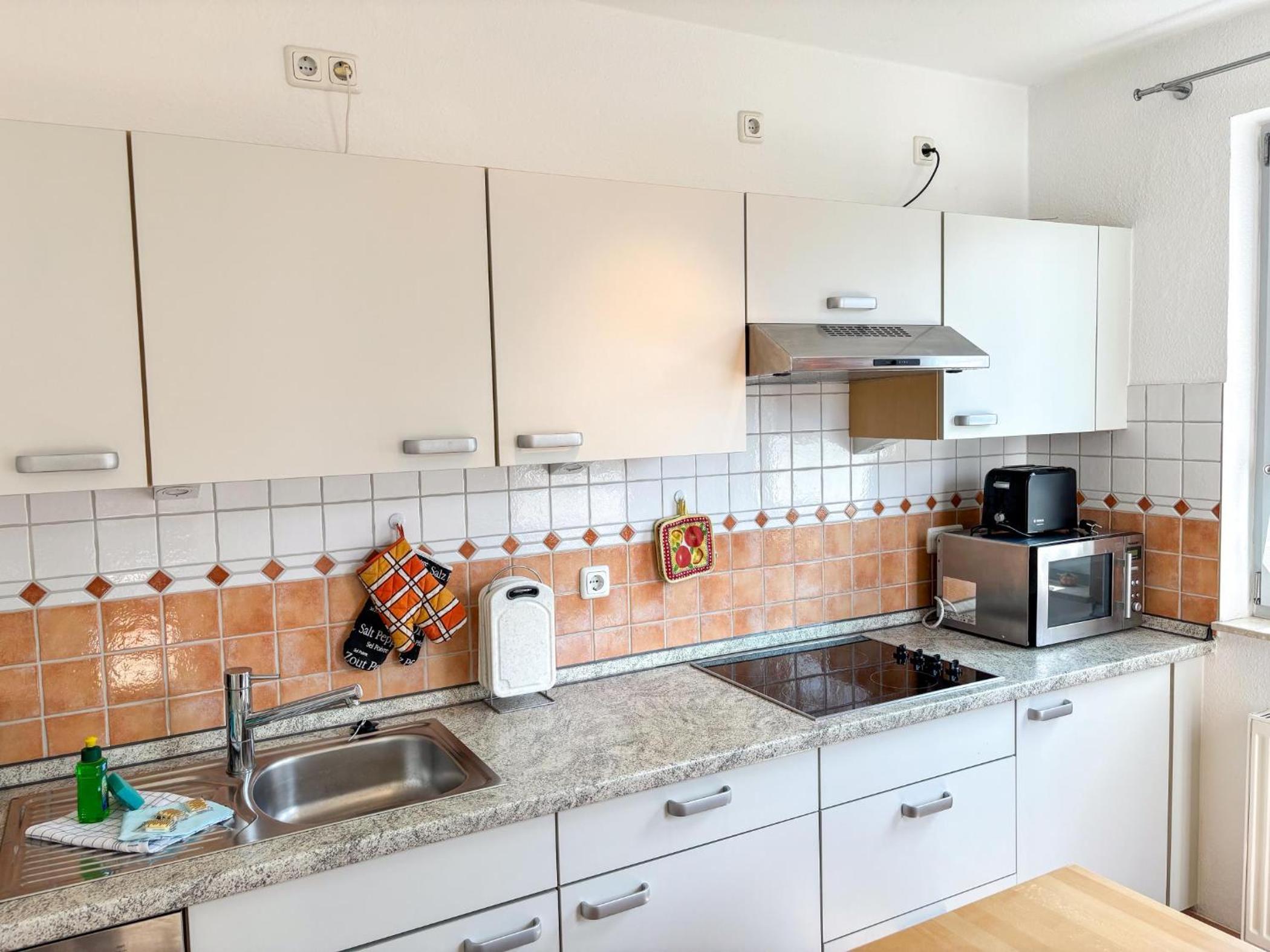 Helle Fewo in toller Lage mit Badewanne und Balkon