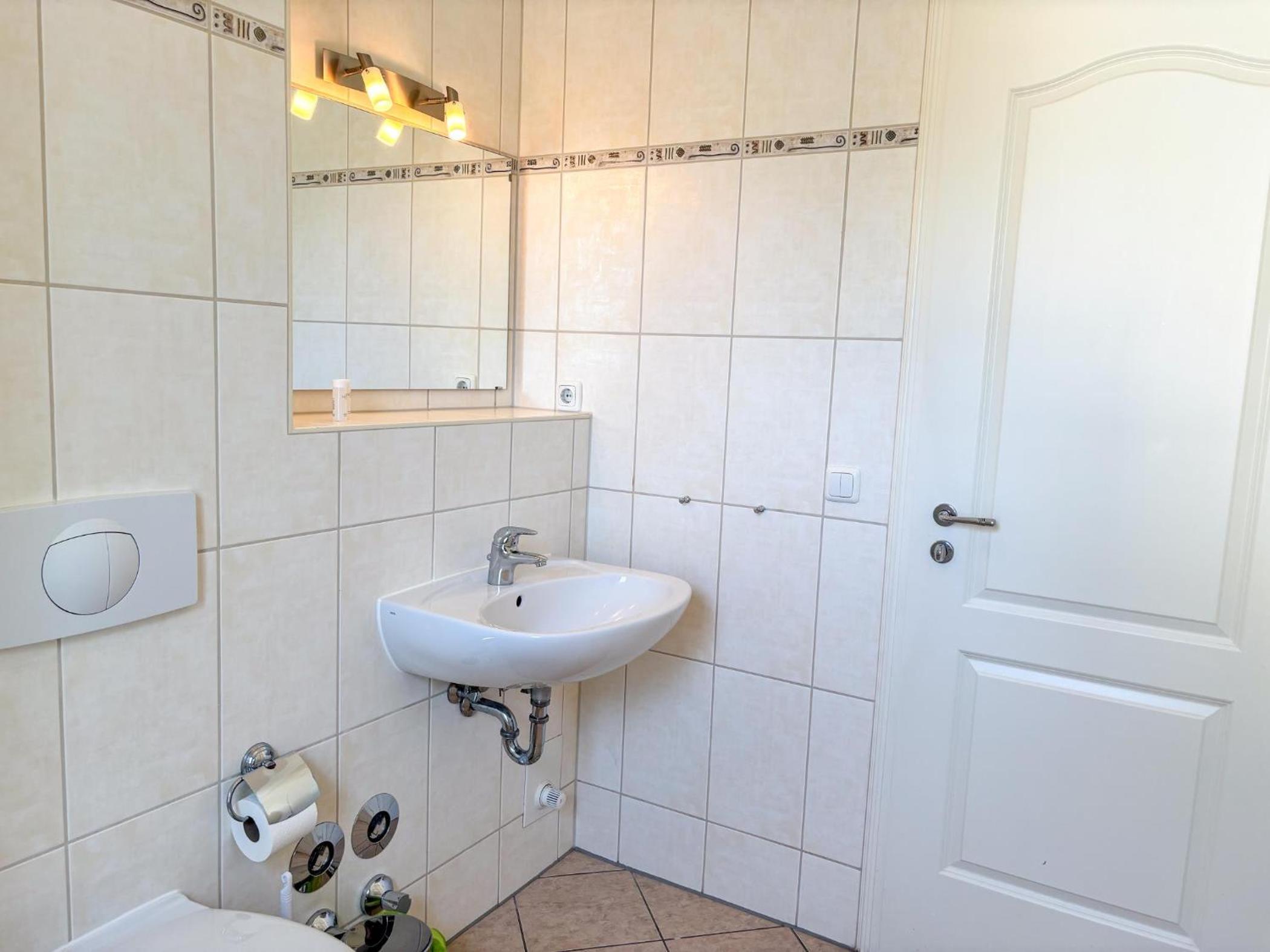 Helle Fewo in toller Lage mit Badewanne und Balkon