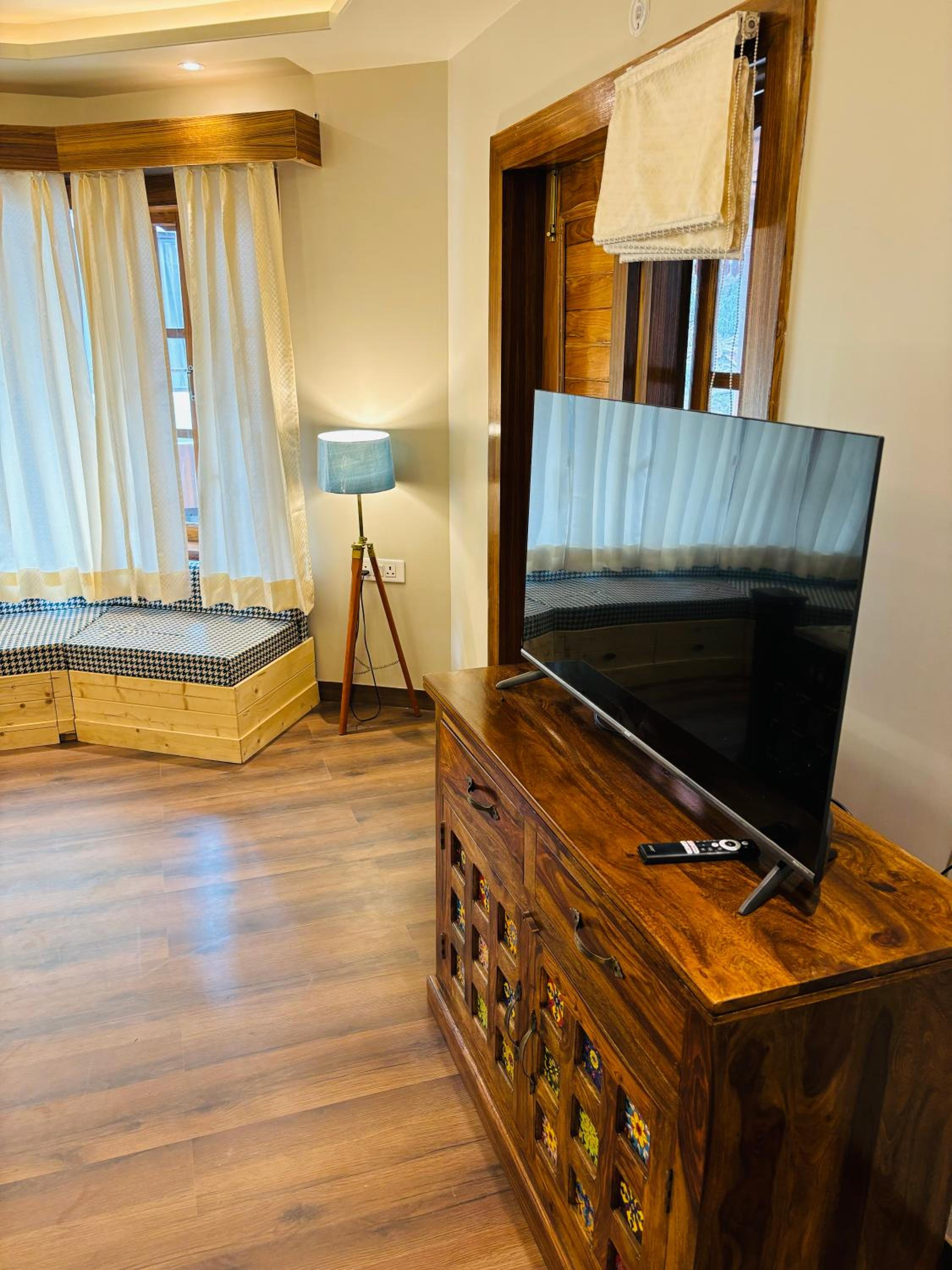 Unravel 3BR Floor Nainital