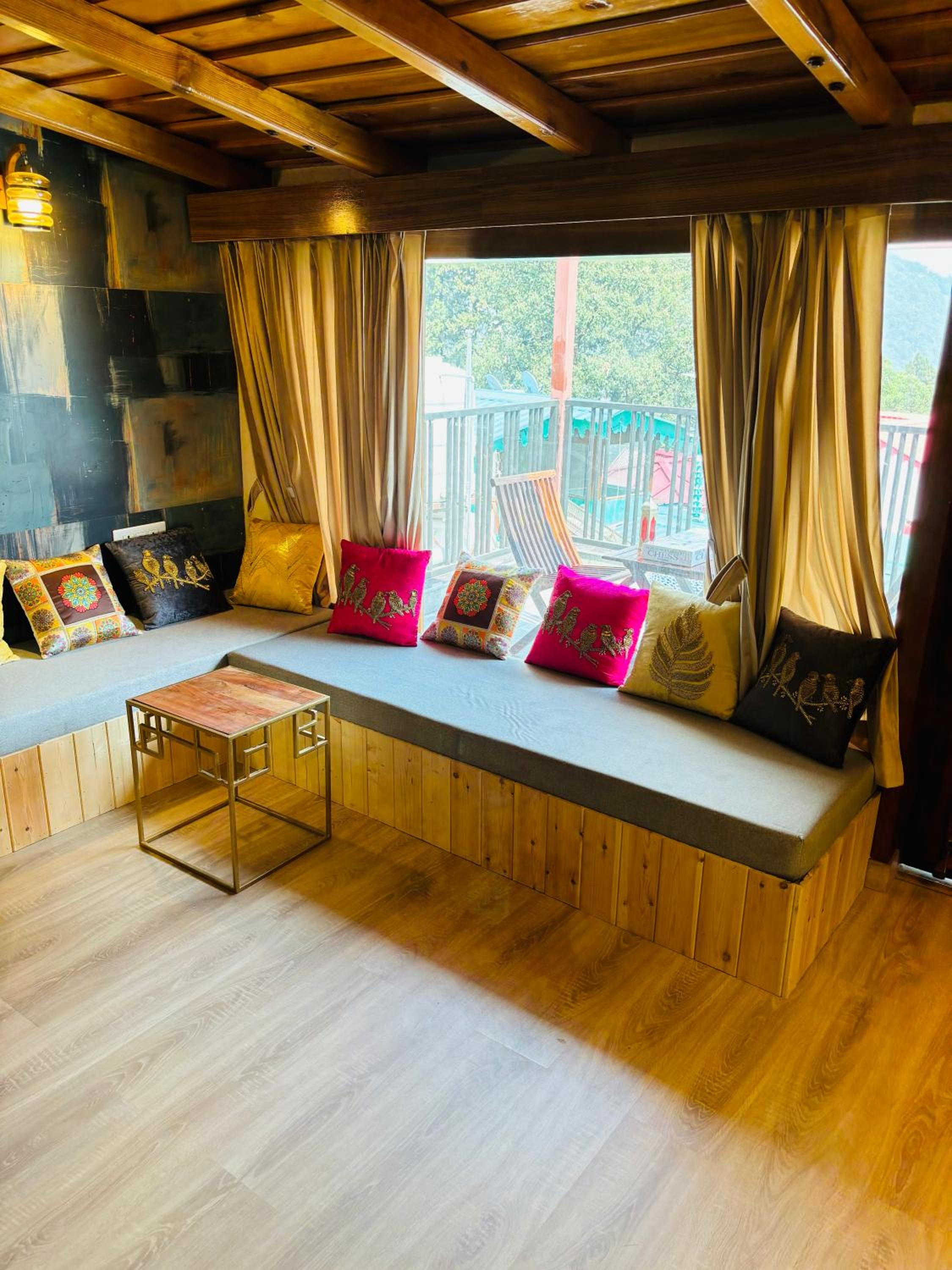 Unravel 3BR Floor Nainital
