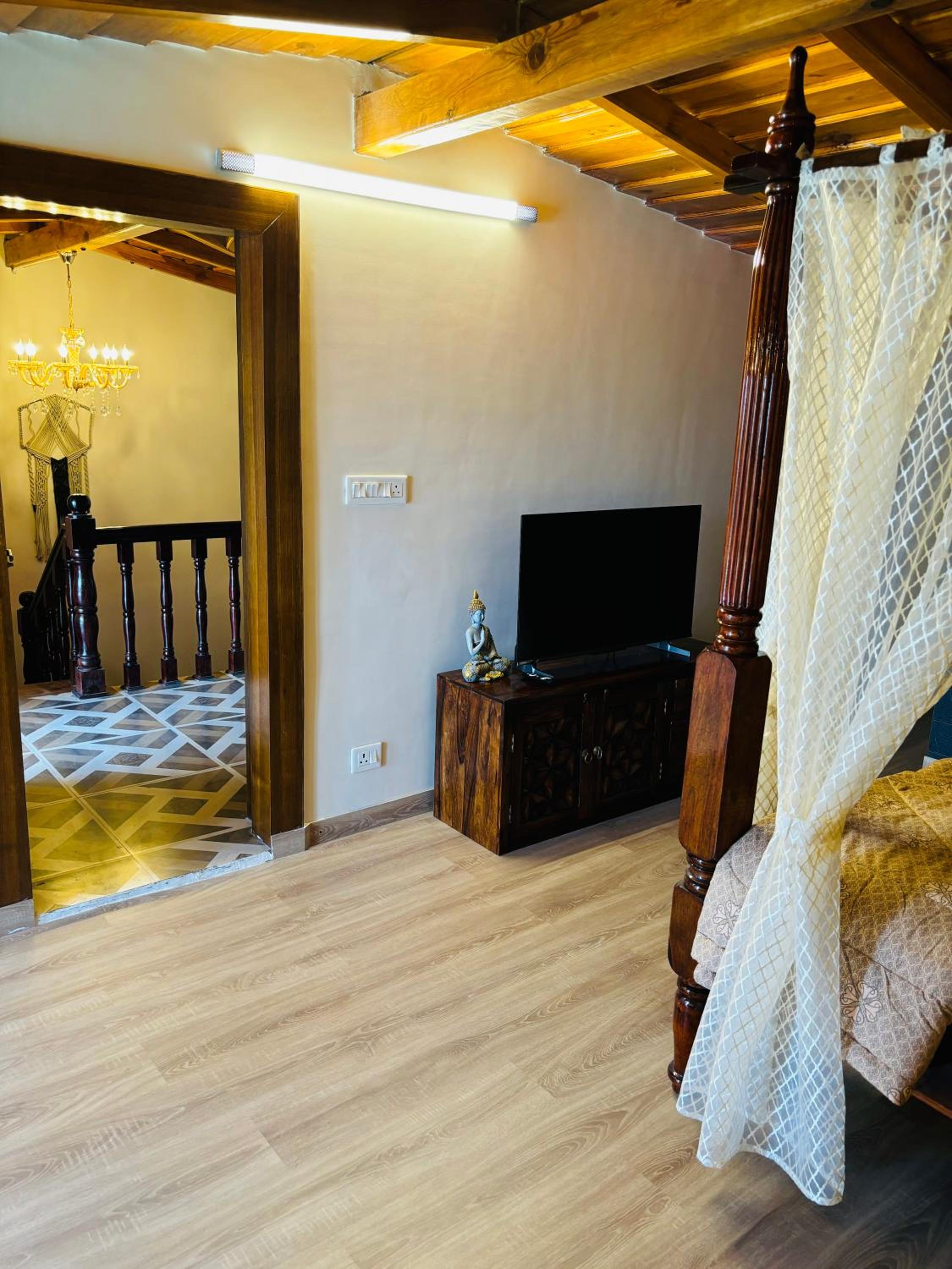 Unravel 3BR Floor Nainital