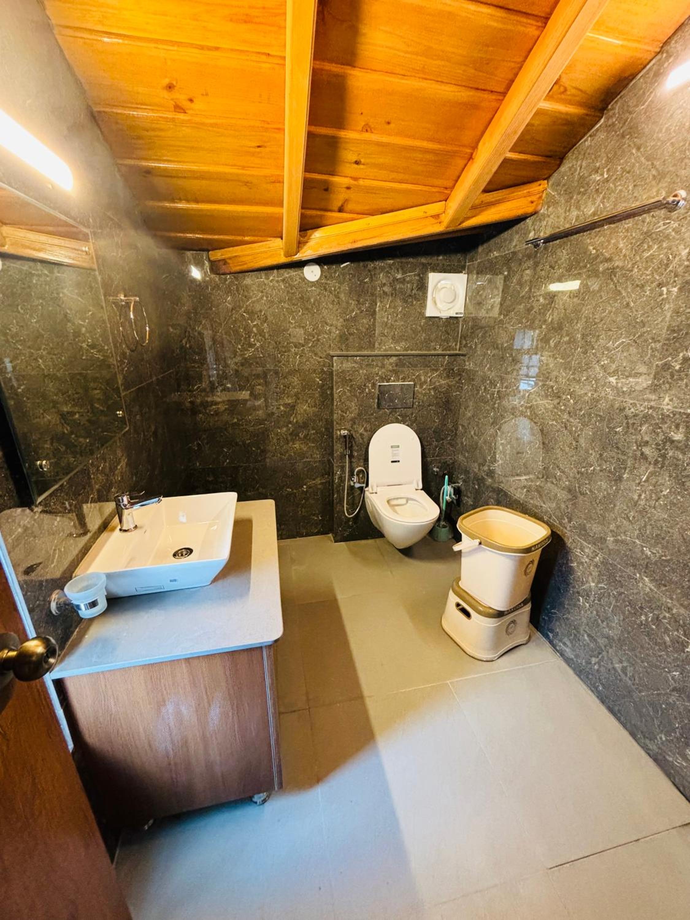 Unravel 3BR Floor Nainital