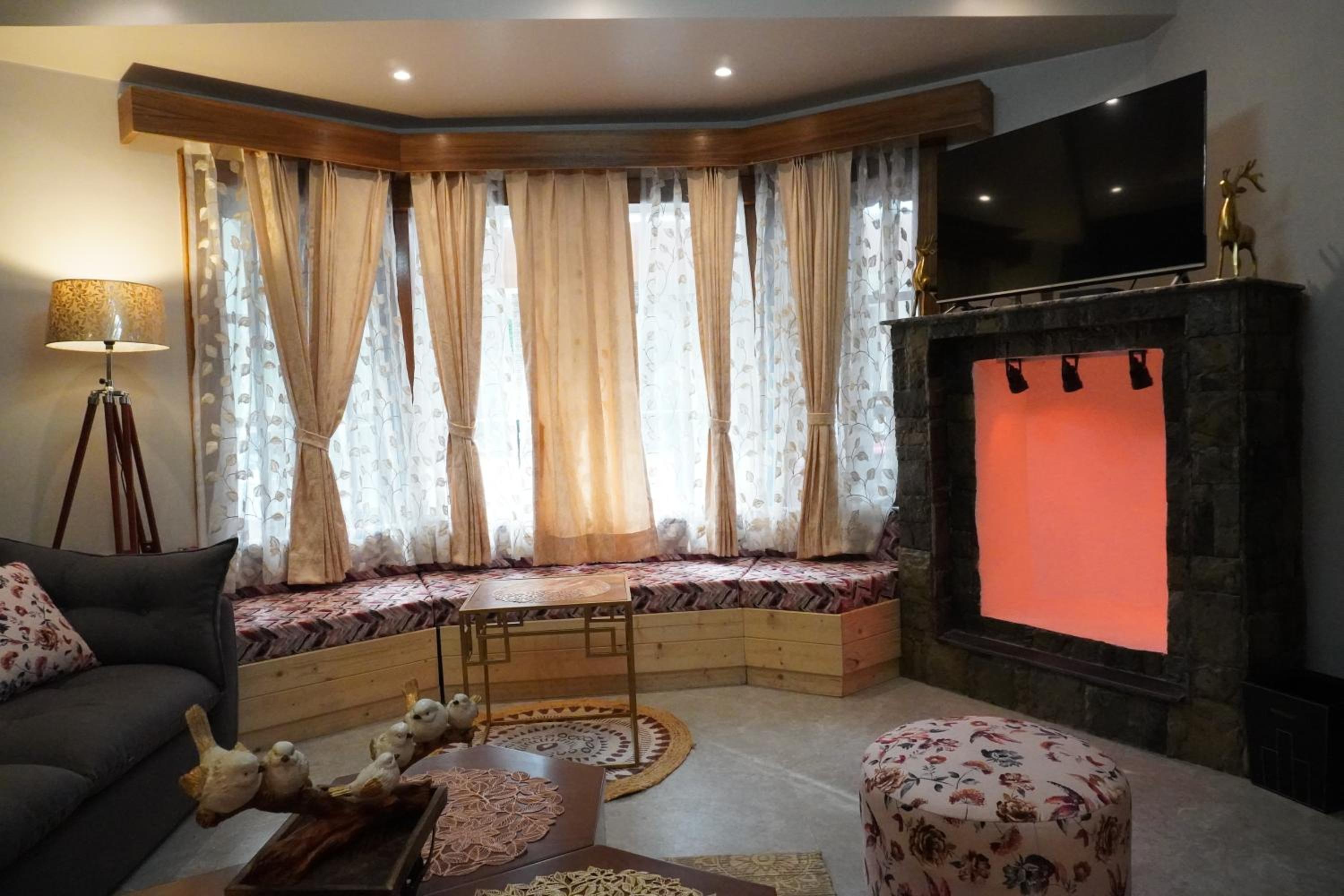 Unravel 3BR Floor Nainital