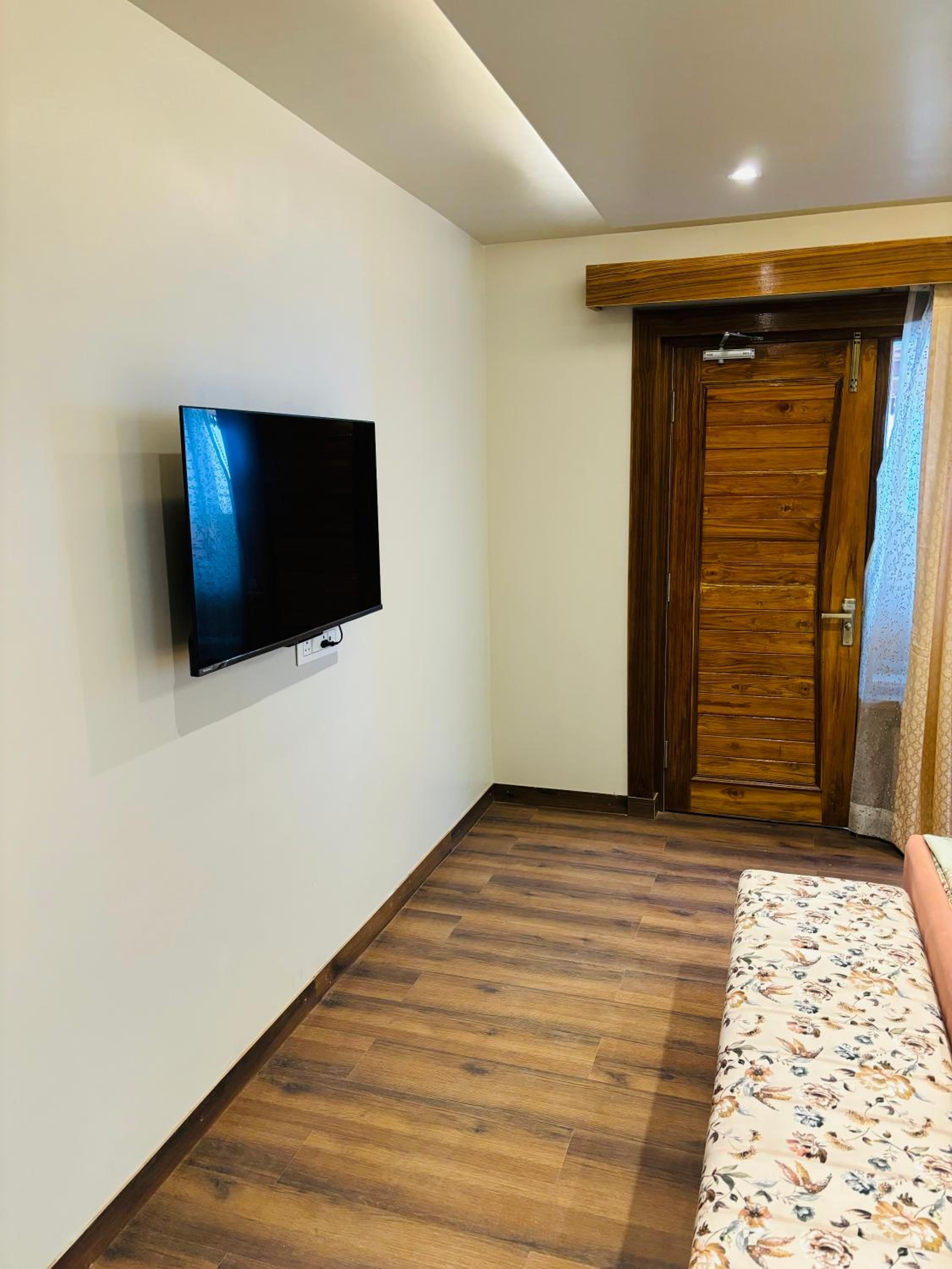 Unravel 3BR Floor Nainital
