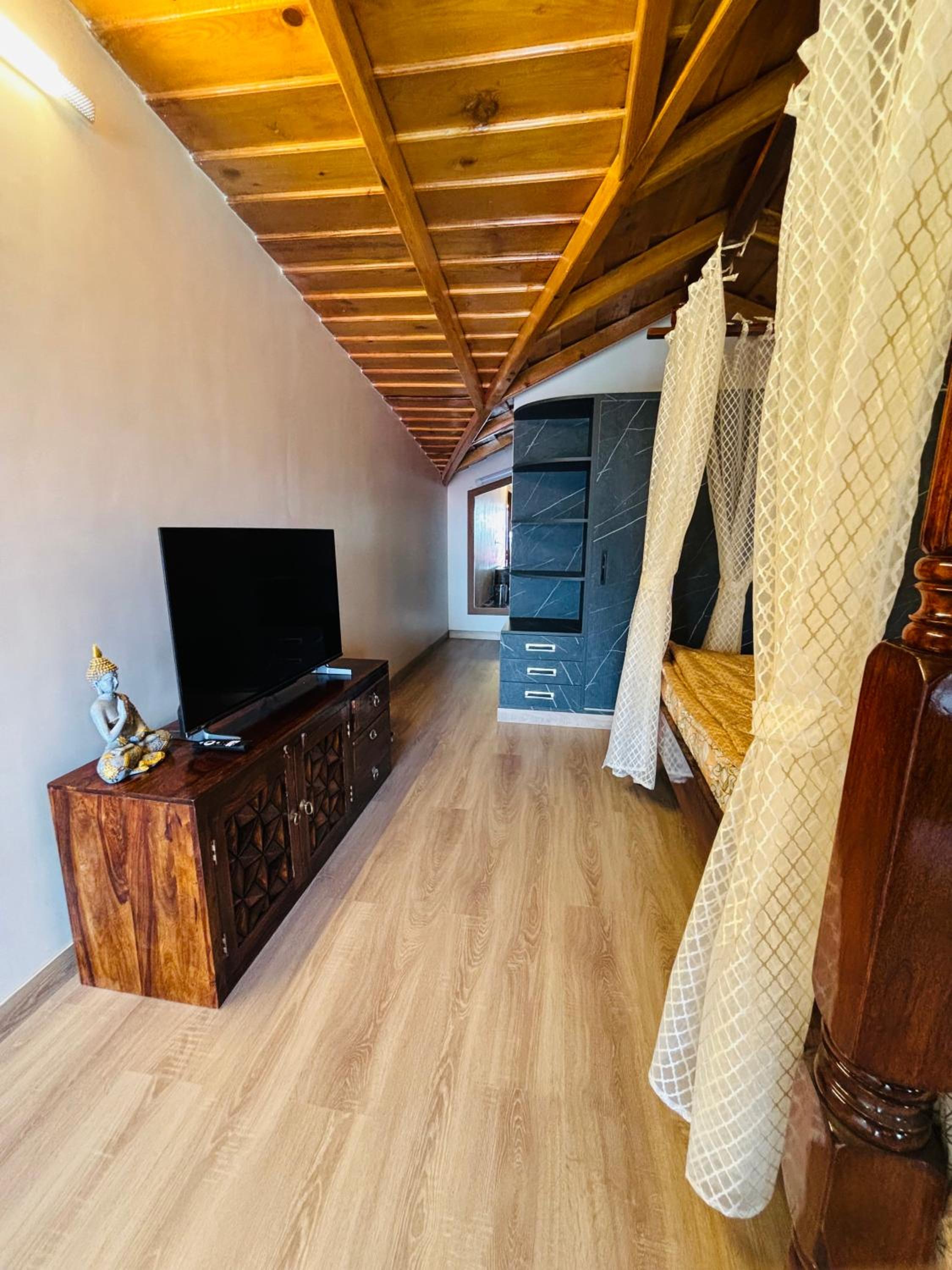 Unravel 3BR Floor Nainital