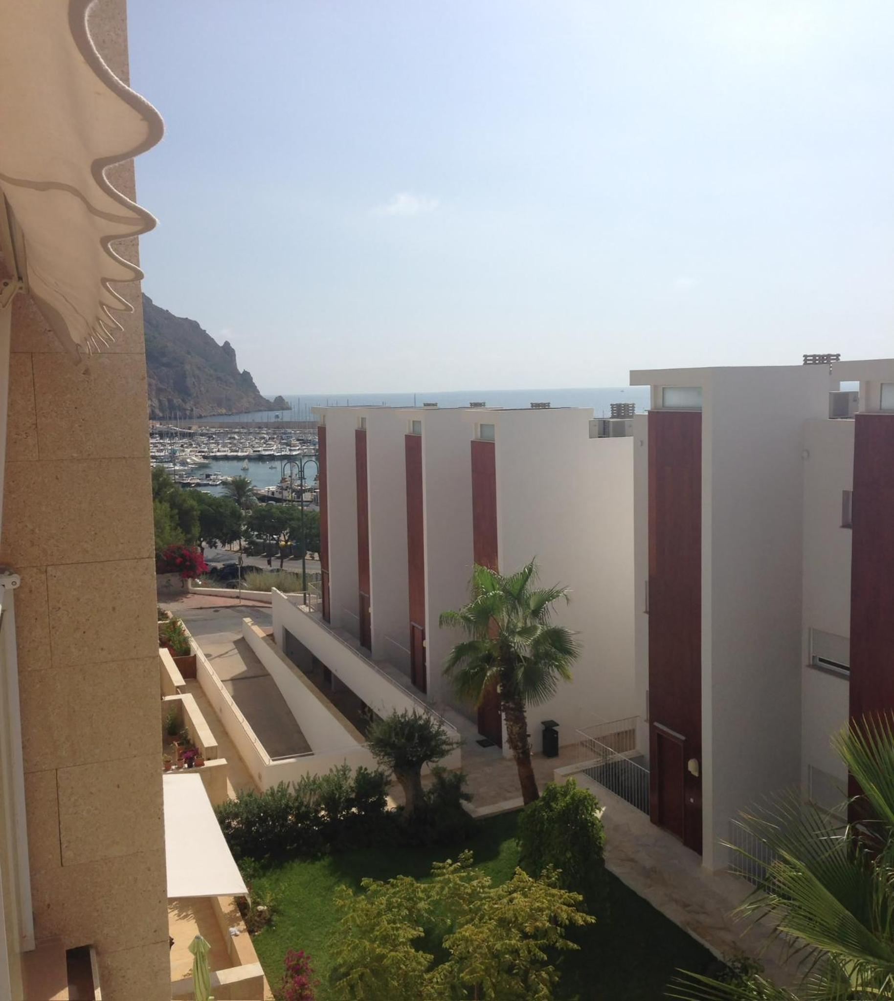 Magnifico dúplex playa-puerto, piscina, parking