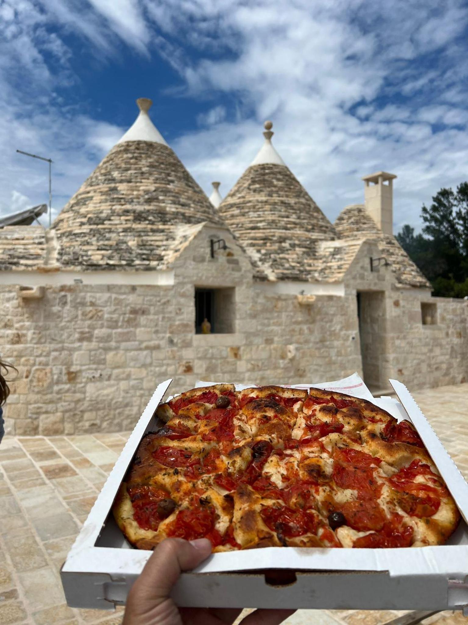 Luxury Trulli di Giulia, exclusive villa with private pool in Valle d'Itria, Puglia
