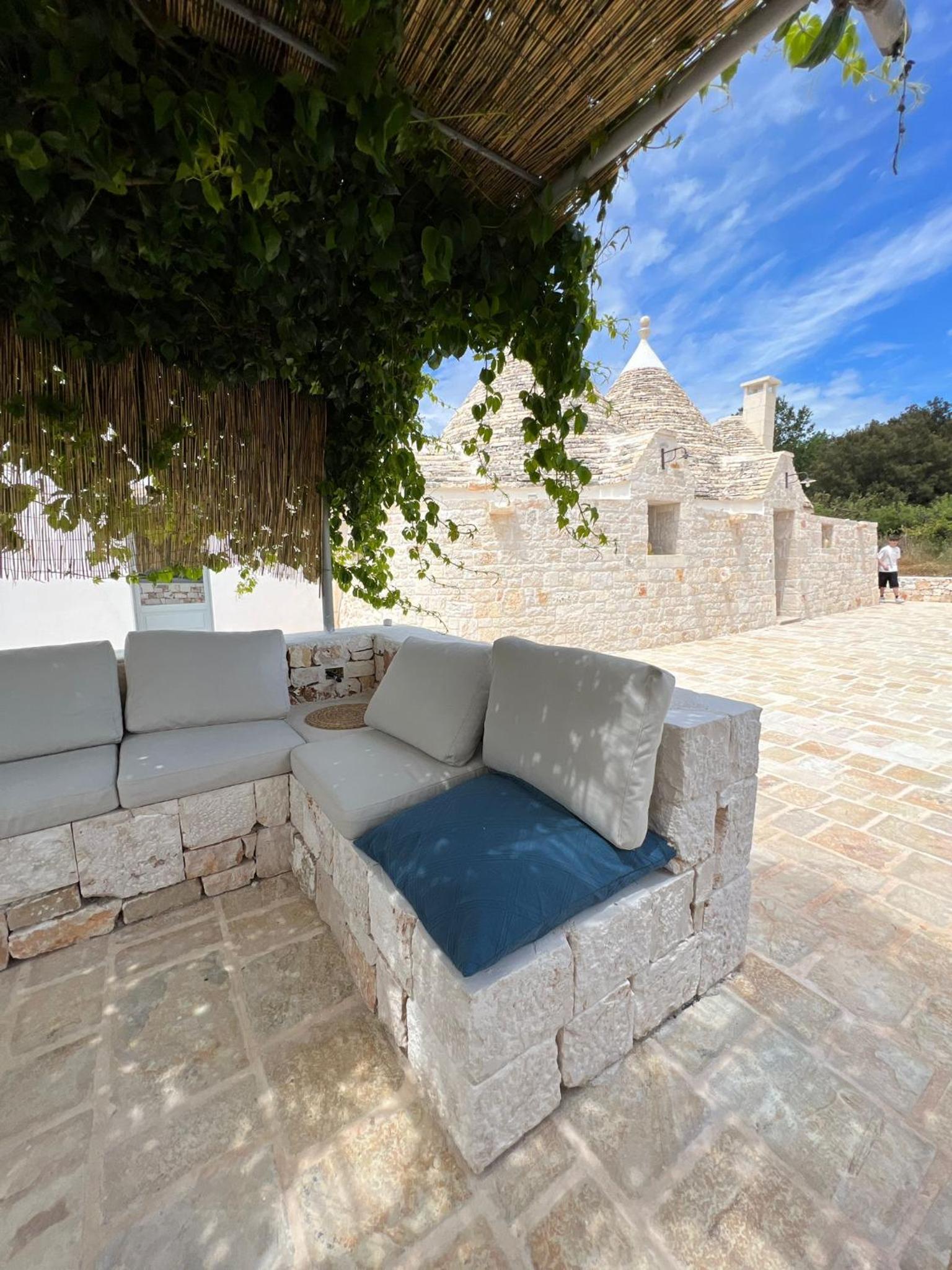 Luxury Trulli di Giulia, exclusive villa with private pool in Valle d'Itria, Puglia