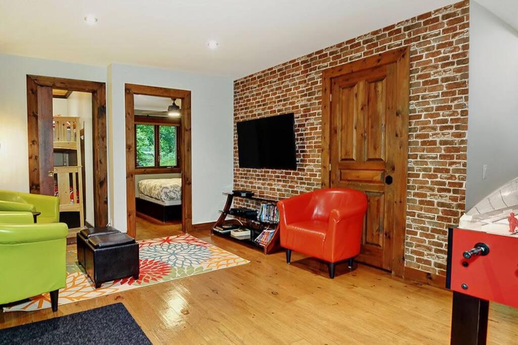 Beautiful 5 Bedroom Chalet for Rent in Stoneham