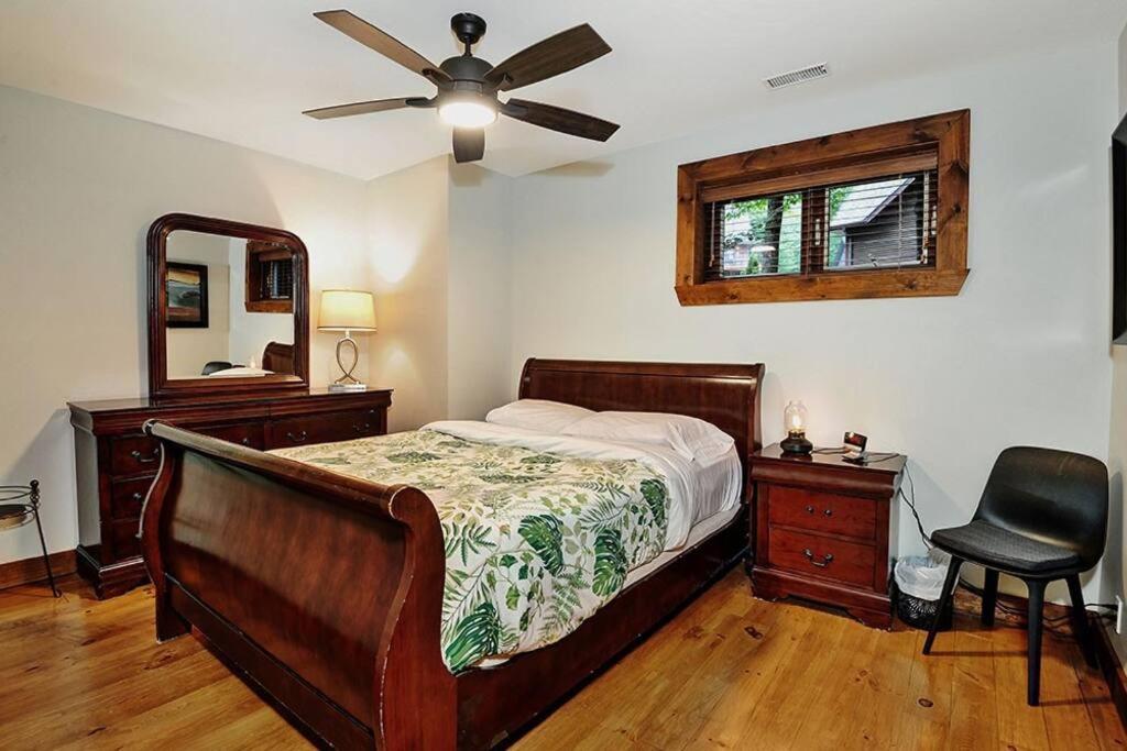 Beautiful 5 Bedroom Chalet for Rent in Stoneham