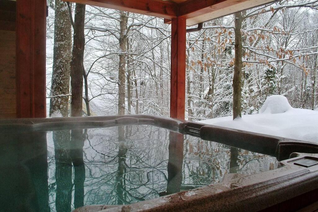 Beautiful 5 Bedroom Chalet for Rent in Stoneham