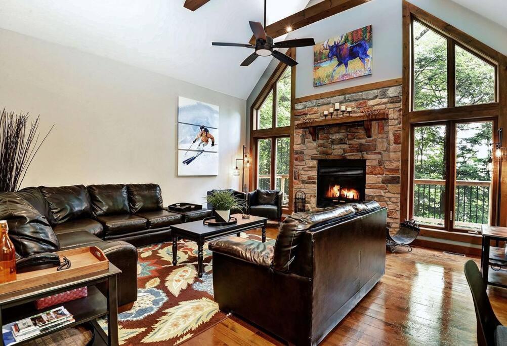 Beautiful 5 Bedroom Chalet for Rent in Stoneham