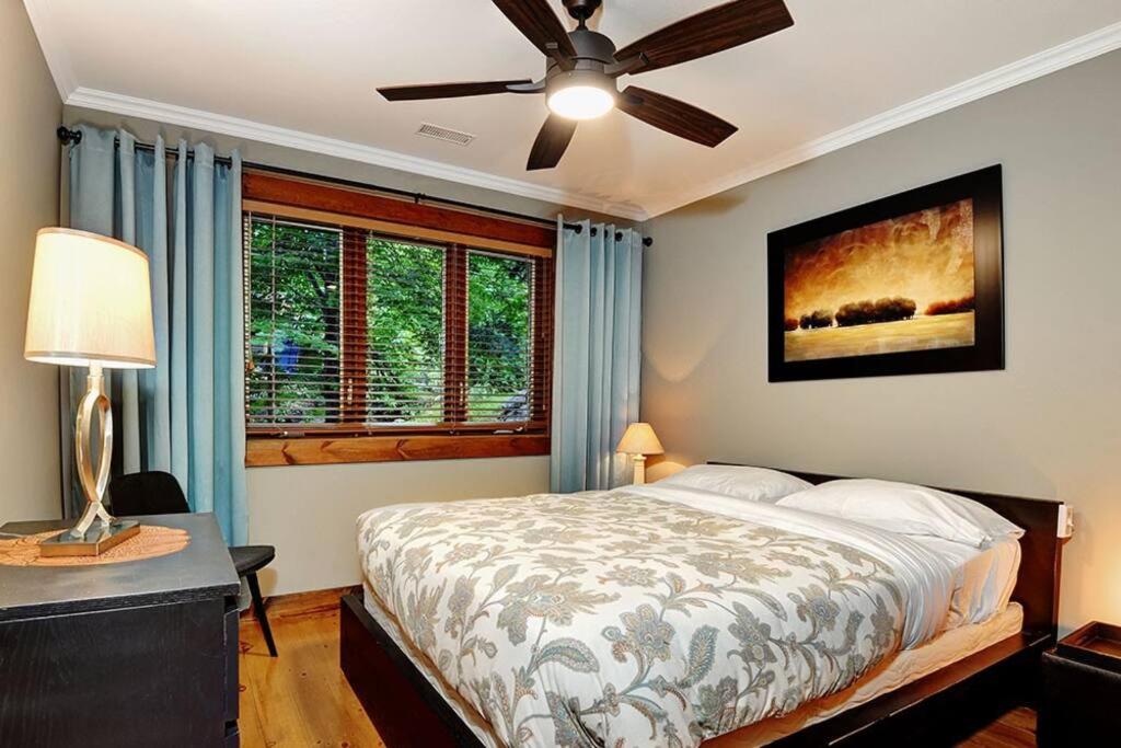 Beautiful 5 Bedroom Chalet for Rent in Stoneham