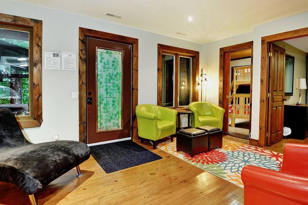Beautiful 5 Bedroom Chalet for Rent in Stoneham