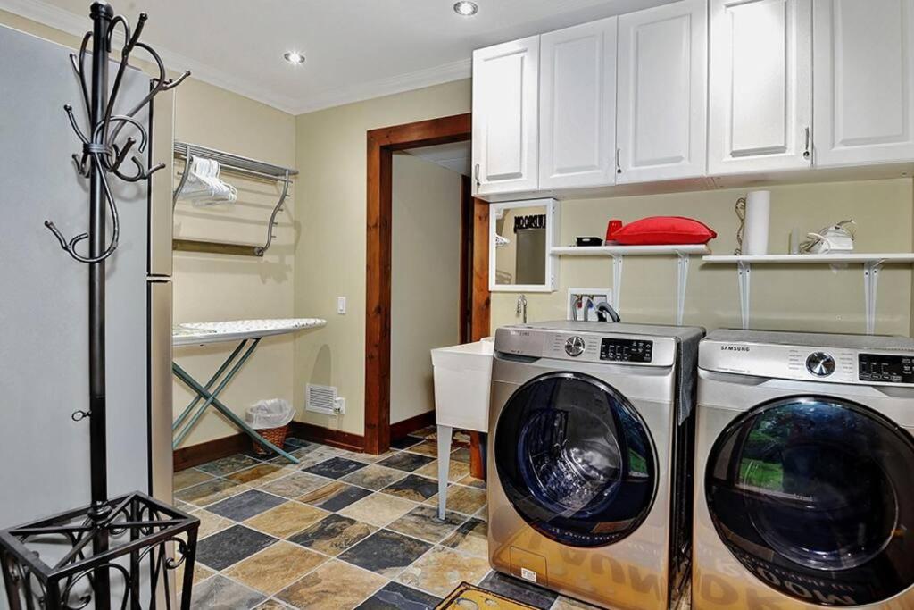 Beautiful 5 Bedroom Chalet for Rent in Stoneham