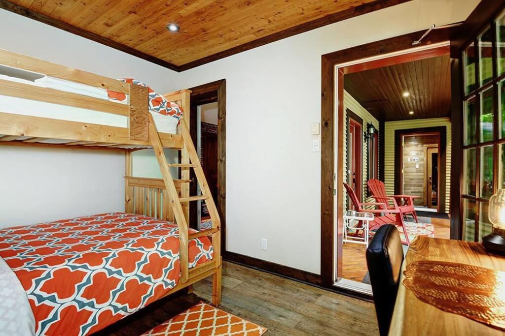 Beautiful 5 Bedroom Chalet for Rent in Stoneham