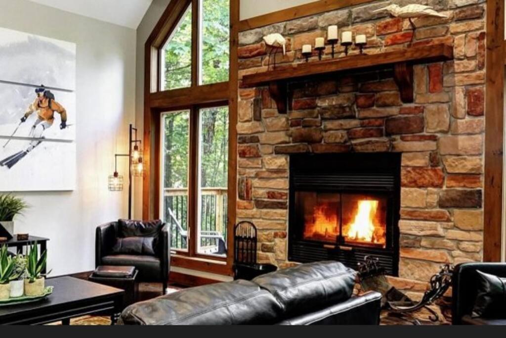 Beautiful 5 Bedroom Chalet for Rent in Stoneham