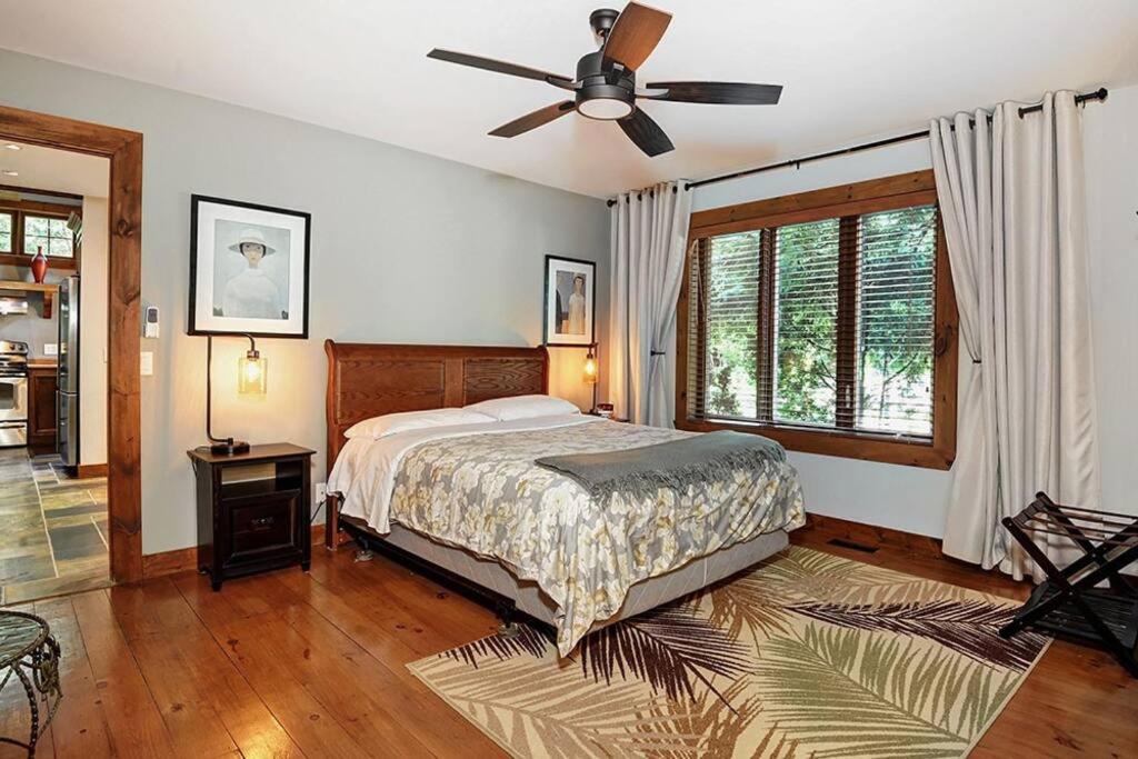 Beautiful 5 Bedroom Chalet for Rent in Stoneham