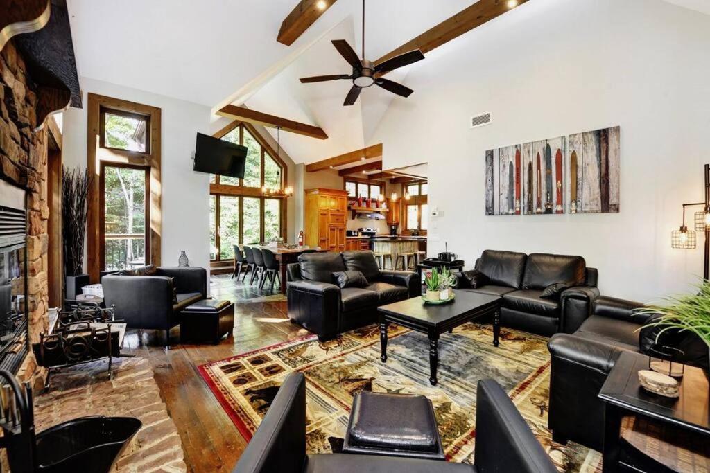 Beautiful 5 Bedroom Chalet for Rent in Stoneham