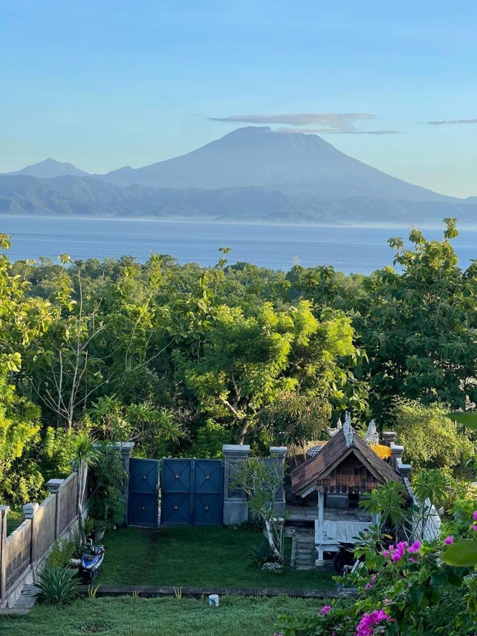 Mahalucky Hill