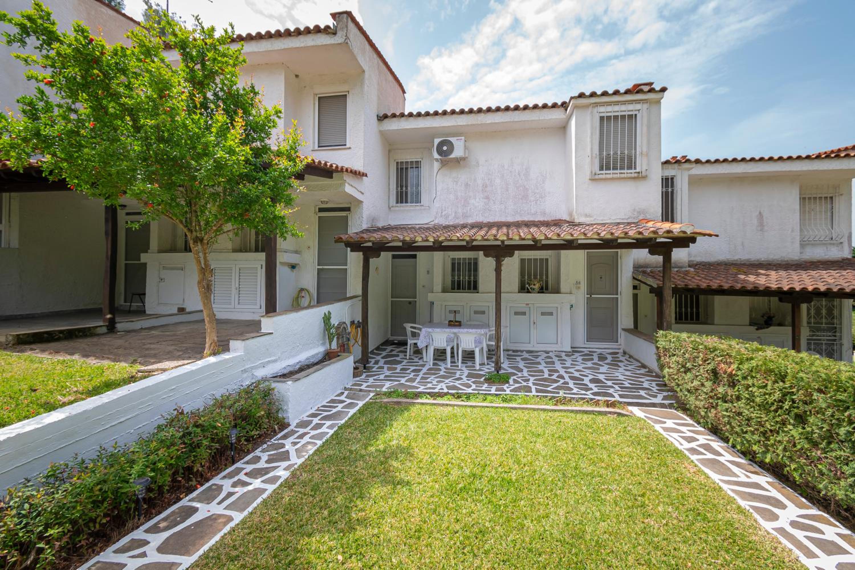 Sunny Breeze Maisonette by RentalsPro - Fourka Beach