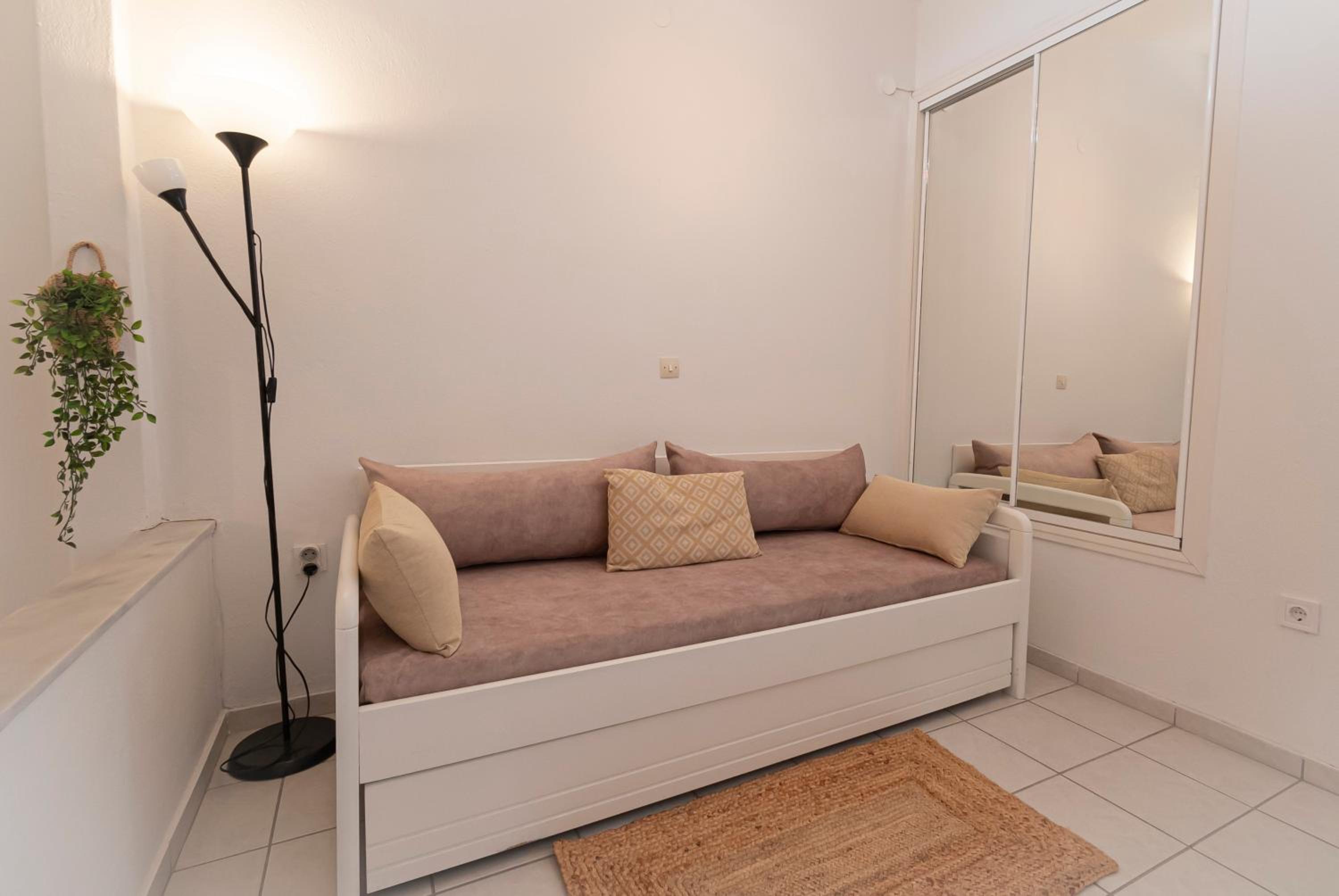 Sunny Breeze Maisonette by RentalsPro - Fourka Beach