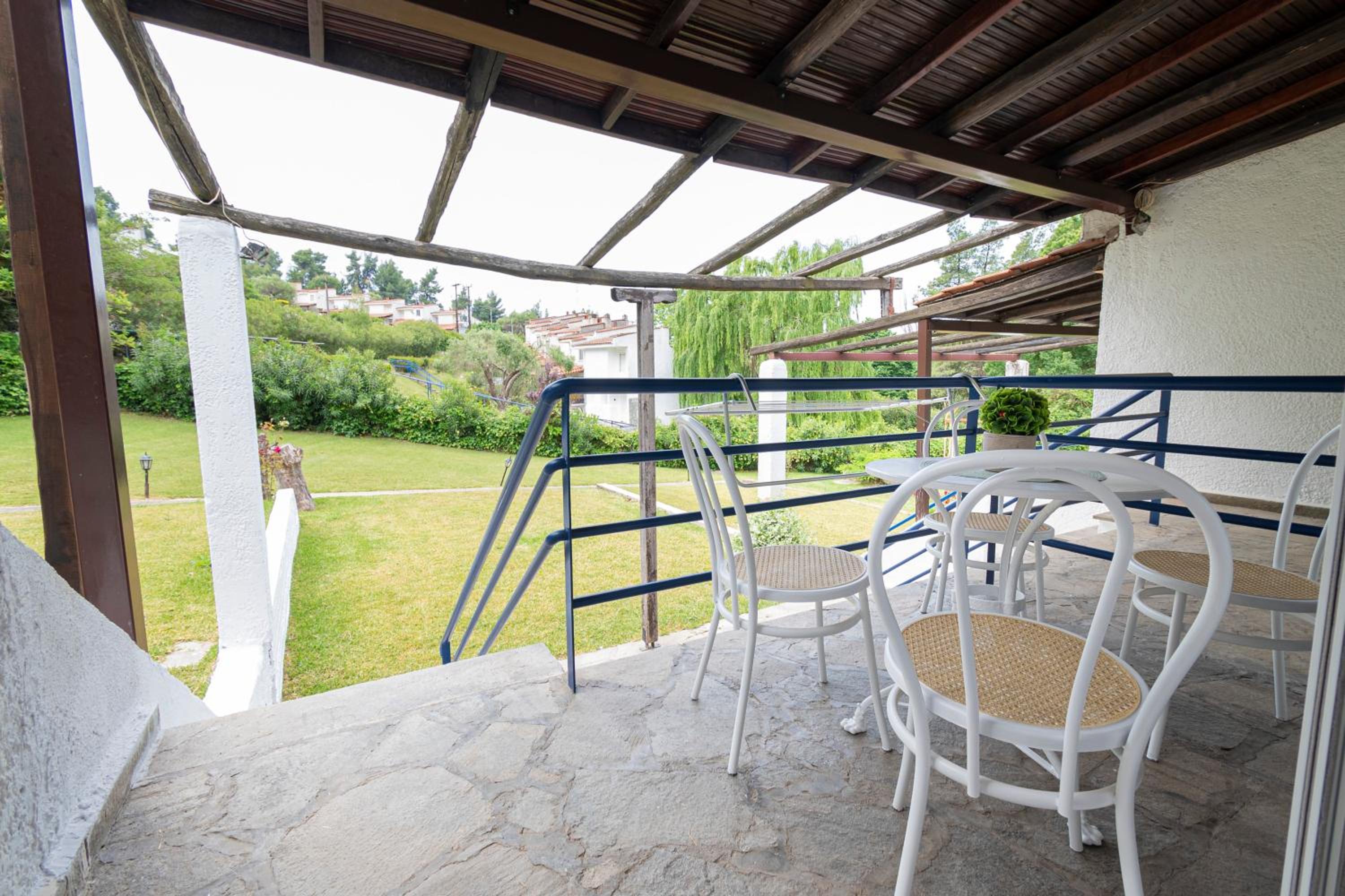 Sunny Breeze Maisonette by RentalsPro - Fourka Beach