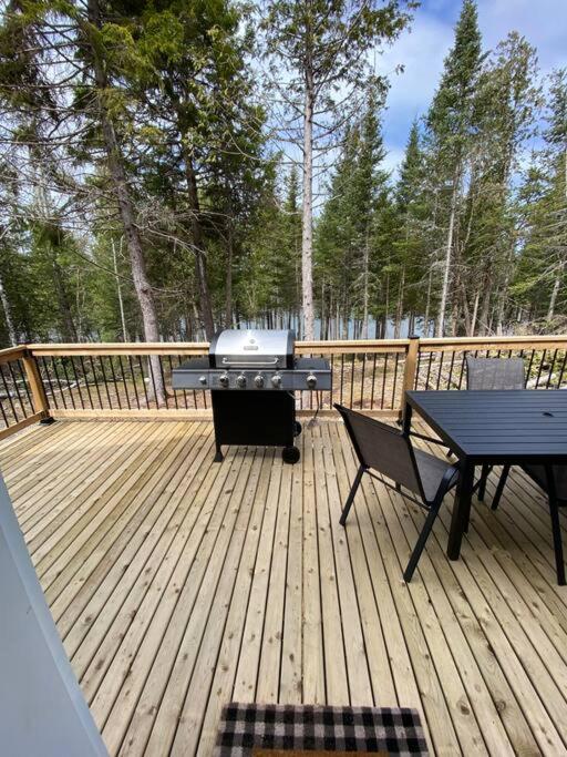 Tidal Tranquility Cottage Oceanfront and Private trails