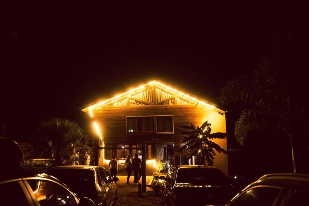 Casa na Árvore com lareira trilhas e cachoeira
